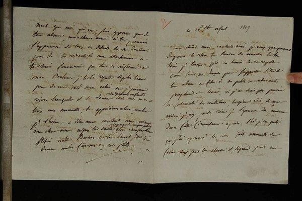Louis DAVOUT. 160 L.A.S., septembre 1808-1809, à sa femme Aimée Davout duchesse d’Auerstaedt ; 320 pages la plupart in-4 (qqs in-fol.), la plupart avec adresse et cachet cire rouge à son nom ou à ses armes, nombreuses marques postales Grande Armée, Armée du Rhin, ou Ministère de la Secrétairerie d’état (légers défauts à qqs lettres).Belle et importante correspondance de la campagne d’Allemagne et d’Autriche. En cette année faste 1809 des batailles d’Eckmühl, Ratisbonne, Presbourg et de Wagram, le maréchal témoigne de sa passion de guerrier… et d’amoureux, et de son dévouement à Napoléon. Nous ne pouvons donner ici qu’un aperçu de ces lettres presque quotidiennes. Kalish 9 septembre 1808, itinéraire et conseils pour le voyage d’Aimée qui est en route pour le rejoindre… Breslau 11 septembre, il est arrivé un peu fatigué. « Tu ne peux que je ne te désire vivement, quoique ton séjour en Pologne soit très bon et serve à combattre les bruits de guerre qui du reste tombe tous les jours ». La société « est à mille lieues de celle de Varsovie. Les Silésiennes ne sont ni aussi instruites ni aussi aimables que les Polonoises »…. 13 septembre, soucis pour la nouvelle grossesse d’Aimée… 16 septembre. « J’ai reçu la permission de mariage pour le colonel Coutard, où en est-il est-ce que cette affaire sera un second siège de Troie »… Erfurt 15 décembre, soucis sur le voyage de retour en France d’Aimée et des petites Joséphine et Léonie dans le « grand froid »… « Le plus beau jour de ma vie sera celui où je pourrai vivre tranquille et te donner ainsi qu’à mes enfants tous mes soins et tous mes moments, tu apprécieras alors combien je t’aime »… 16 décembre. Il a reçu des nouvelles de Varsovie : « l’empereur a dans ce pays dans le prince [Poniatowski] une personne qui lui est attachée et qui contribue beaucoup par son influence à l’excellent esprit qui règne chez cette brave nation »… 17 décembre : « Je m’occuppe déjà des moyens à employer pour obtenir de l’empereur la permission d’al