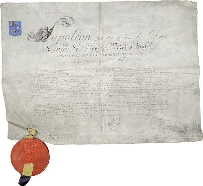 NAPOLÉON Ier. P.S. « Napoleon », Bayonne 24 juin 1808 ; contresignée par Cambacérès, Archichancelier de l’Empire ; visée et signée au verso par Laplace, Chancelier du Sénat, et par Dudon, du Conseil du Sceau des titres ; vélin in-plano en partie gravé avec grande lettrine à l’aigle et en-tête Napoléon par la grâce de Dieu Empereur des Français, Roi d’Italie, Protecteur de la Confédération du Rhin, armoiries peintes, grand sceau de cire rouge pendant sur rubans de soie jaune et violet à l’effigie de Napoléon sur son trône et aux grandes armes de l’Empire.Lettres de comte d’Empire pour le vice-amiral et ministre de la Marine Denis Decrès (1761-1820), « vice amiral, grand officier de l’Empire, grand aigle de la Légion d’honneur, chef de la dixième cohorte, grand croix de l’ordre royal d’Espagne de Charles III », avec droit de porter les armoiries telles qu’elles sont figurées sur les présentes, « d’azur aux trois croissants d’argent posés deux et un, une ancre d’or avec son anneau brochant sur le croissant de pointe, quartier des comtes ministres brochant sur le tout, et pour livrée, bleu, blanc et jaune »…