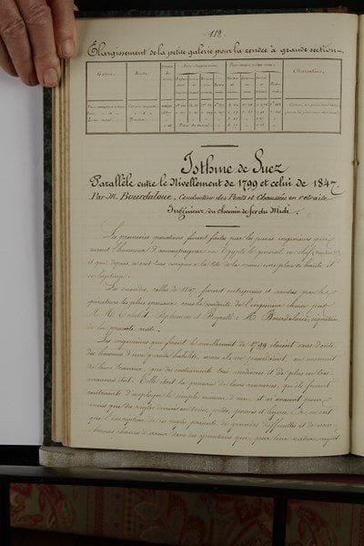 Ponts et chaussées. Manuscrit d’un recueil de mémoires, notices et rapport par des ingénieurs ou conducteurs des Ponts et Chaussées, ou agents voyers, [vers 1860-1870] ; un volume in-fol. de 319 pages et 4 planches de figures, reliure de l’époque demi-basane brune (étiquette de Boilet à Bar-sur-Aube).Recueil d’études sur le drainage, les voûtes, la foudre, le curage des cours d’eau, le tracé des courbes, etc., soigneusement copié. Nombreux tableaux et démonstrations de formules, avec 4 planches de figures à l’encre.