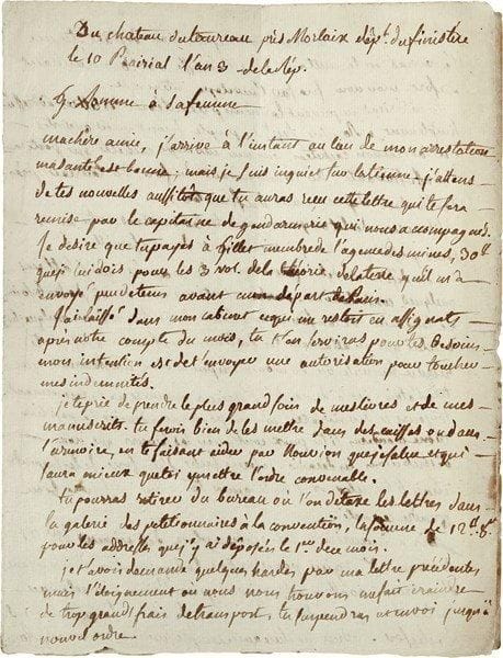 Gilbert ROMME. 7 L.A.S., 10-28 prairial III (29 mai-17 juin 1795), à sa femme ; 4 pages in-4, 3 pages in-8 et 1 page in-12, adresses, montées sur onglets sur de grands feuillets de papier d’Auvergne, avec texte dactylographié des dernières lettres de Gilbert Romme et commentaires, en un vol. in-4 à l’italienne, relié basane brune marbrée (étui).Exceptionnel ensemble des émouvantes dernières lettres de Gilbert Romme à sa femme avant de suicider à l’annonce de sa condamnation, le 29 prairial (17 juin). Château du Taureau à Morlaix 10 prairial (29 mai 1795). « Ma chère amie, j’arrive à l’instant au lieu de mon arrestation. Ma santé est bonne, mais je suis inquiet sur la tienne ». Il désire qu’elle paie ses dettes à Gillet, de l’Agence des Mines, « pour les 3 vol. de la Théorie de la Terre qu’il m’a envoyé peu de tems avant mon départ de Paris. J’ai laissé dans mon cabinet ce qui me restoit en assignats après notre compte du mois, tu t’en serviras pour tes besoins. Mon intention est de t’envoyer une autorisation pour toucher mes indemnités. Je te prie de prendre le plus grand soin de mes livres et de mes manuscrits. Tu ferois bien de les mettre dans des caisses ou dans l’armoire »… Il lui demande de lui envoyer Le Moniteur et de lui faire suivre son courrier, et donne les indications pour lui écrire sous couvert du commandant du Fort du Taureau. « C’est désormais de toi ainsi que de ma mère que j’attens quelques consolations. Entretiens moi de toi, de tes besoins, de tes amies, de ton frère et de ta sœur. Écris chaque jour quelque chose à celui qui en attachant tes destinées aux siennes a désiré te rendre heureuse ou du moins un peu moins malheureuse que tu l’étois. Je t’ai demandé d’écrire à ma mère je te recommande toujours ce devoir sacré comme pouvant adoucir ta position. Tu me manderas si tu peux continuer les secours que nous distribuions les décadis. Je serois faché de les suspendre »… [Le 15 prairial, les prisonniers sont transférés à Paris où ils arrivent le 20
