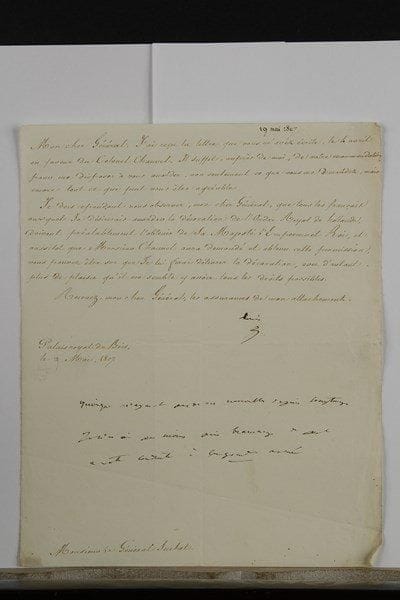 Louis bonaparte (1778-1848) frère de Napoléon, roi de Hollande, et père de Napoléon III. L.S. « Louis » avec 3 lignes autographes, Palais royal du Bois 19 mai 1807, au général Suchet ; 1 page in-4.À propos du futur général Chauvel [qui sert dans la division Suchet depuis 1805]. Le Roi de Hollande a reçu la lettre du général en faveur du colonel Chauvel, et il est tout disposé à accorder à Suchet ce qu’il demande, mais « tous les français auxquels je désirerais accorder la décoration de l’Ordre Royal de Hollande, doivent préalablement l’obtenir de Sa Majesté l’Empereur et Roi »… Et d’ajouter de sa main : « Quoique n’ayant pas de vos nouvelles depuis longtemps je n’en ai au moins pris beaucoup de part à votre conduite à la grande armée ».