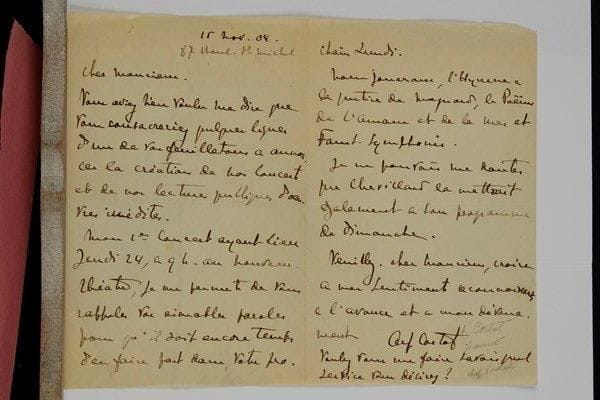 Alfred CORTOT (1877-1962). L.A.S., 15 novembre 1904 ; 2 pages in-8.Son correspondant lui ayant proposé d’annoncer dans ses pages « la création de nos concerts et de nos lectures publiques d’œuvres inédites », il l’informe que son premier concert aura lieu jeudi 24 au Nouveau-Théâtre : « Nous jouerons L’Hymne à la Justice de Magnard, le Poème de l’amour et de la mer et Faust – Symphonie. Je ne pouvais me douter que Chevillard la mettrait également à son programme »…