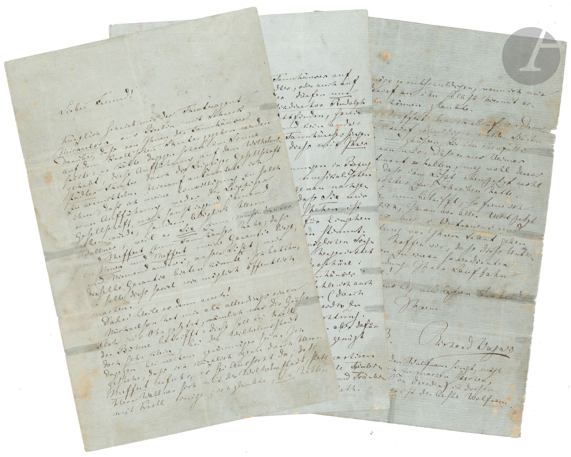 Richard WAGNER (1813-1883). L.A.S., Zurich 2 mai 1853, [au chef d’orchestre Rudolf Schöneck à Posen]; 6pages in-8 remplies d’une petite écriture sur papier bleuté (légères salissures, mouillures et rousseurs, restaurations des déchirures aux plis); en allemand.
Importante lettre sur un projet de représentation de Tannhäuser à Berlin.
[Ces représentations de Tannhäuser à Berlin par la troupe de Wallner sous la direction de Schöneck n’eurent finalement pas lieu, l’intendant de Berlin ayant pris des mesures contre cette compagnie, et aussi par suite d’une rupture entre Schöneck et Wallner.]
Wagner a été informé par l’agent théâtral Michaelson de Berlin que Tannhäuser devrait être donné sous la direction de Schöneck au théâtre Kroll, et qu’il avait songé à le faire jouer au théâtre Wilhelmstadt par la compagnie de Leipzig. Mais Wagner a répondu qu’il ne donnerait son consentement qu’à M. Wallner, parce qu’il avait Schöneck comme chef d’orchestre, et Meffert comme Tannhäuser, et qu’il ne donnait sa garantie qu’à eux, et à personne d’autre, à l’exception de Liszt…
Wagner s’inquiète de la grandeur de la scène, celle du Kroll étant très petite, et le Wilhelmstadt ayant plus d’espace. Et il avait cru que Wallner était en négociation avec le Wilhelmstadt…
Wagner ne veut pas revenir sur sa parole. L’autorisation du Tannhäuser à Berlin cet été n’est donnée qu’à Wallner; le Théâtre royal pourra acquérir ces droits à l’avenir. Wagner souhaite formellement que cette exécution ait lieu de préférence au Wilhelmstadt, et, en cas d’impossibilité, sur la scène du Kroll malgré ses dimensions réduites. Il signera avec Walner selon les conditions exposées en 6 points
1. L’exécution du Tannhäuser au Friedrich Wilhelmstadt ou au théâtre Kroll ne doit avoir lieu que sous la direction musicale de Rudolf Schöneck, et seulement avec Meffert dans le rôle de Tannhäuser, sauf si Schöneck convient d’un autre arrangement.
2. Schöneck devra constituer un ensemble musical rigoureux et minutieux, et répondre d’une bonne exécution; c’est sous cette seule condition que Wagner donne son accord à cette entreprise.
3. La scène doit être pourvue de toutes les possibilités nécessaires en accord avec les directives indiquées dans sa brochure sur l’exécution du Tannhäuser; il recommande les esquisses des décorateurs de Dresde...
4. Il faut prendre la peine d’élaborer une bonne distribution des rôles féminins, et Wagner recommande Mlle Fastlinger de Leipzig pour Vénus, et Mlle Bamberger de Schwerin pour Élisabeth.
5. Sous réserve de remplir ces conditions, le Directeur Wallner sera autorisé de donner Tannhäuser à Berlin aussi souvent qu’il le désire (provisoirement pour l’année), et Wagner s’engage à ne donner cette autorisation à aucun autre directeur de théâtre berlinois, à la seule exception de l’Intendant du Théâtre Royal.
Le 6e point concerne les honoraires que Wallner devra verser à Wagner, avec une avance de 30 friedrich d’or sur les cinq premières représentations. Wallner devra aussi assurer la vente du livret à la caisse, et se le procurer auprès de l’éditeur C. F. Mesen à Dresde, qui est tenu de faire aux directeurs de théâtre une réduction de 25 % sur ce livret, ainsi que de reprendre les exemplaires non vendus.
Wagner remet l’affaire entre les mains de Schöneck, qui devra s’assurer que Wallner remplit bien ces conditions. Il a toute confiance en lui, et se réjouit de pouvoir devant tout le monde donner maintenant la preuve de sa fidélité et de sa considération pour son talent; il souhaite que cette entreprise sera utile au chef d’orchestre et représentera un tournant dans sa carrière!
Il ajoute que, si Meffert n’a pas reçu de réponse de Weimar, c’est probablement que Liszt n’avait précisément rien de bon à lui écrire; et il recommande, pour le rôle de Wolfram, Mitterwürzer (de Dresde): il est le meilleur Wolfram.

«Kürzlich schrieb mir der Theateragent Michaelson aus Berlin mit Schreck darüber, daß von Ihnen der Tannhäuser auf dem Krollschen Theater gegeben werden sollte: er hätte dagegen schon im Sinne gehabt, diese Aufführung auf dem Wilhelmstädter Theater durch die Leipziger Gesellschaft zu vermitteln. Hierauf antwortete ich ihm, daß ich meine Eiwilligung zu solch einer Aufführung weder der Leipziger Gesellschaft noch sonst irgend jemand geben würde, sondern lediglich Herrn Wallner, weil er Sie zum Musikdirektor und Meffert zum Tannhäuser habe; daß in Ihnen und Meffert meine Garantie liege, und niemand anders, außer Liszt, mir dieselbe Garantie bieten könnte. Ich bat ihn, er solle dies soviel wie möglich öffentlich machen. […] Michaelson hat mir allerdings einen Floh ins Ohr gesetzt, nämlich was die Größe der Bühne betrifft: diese soll bei Kroll doch sehr klein, bei der Wilhelmsstadt dagegen bei weitem geräumig