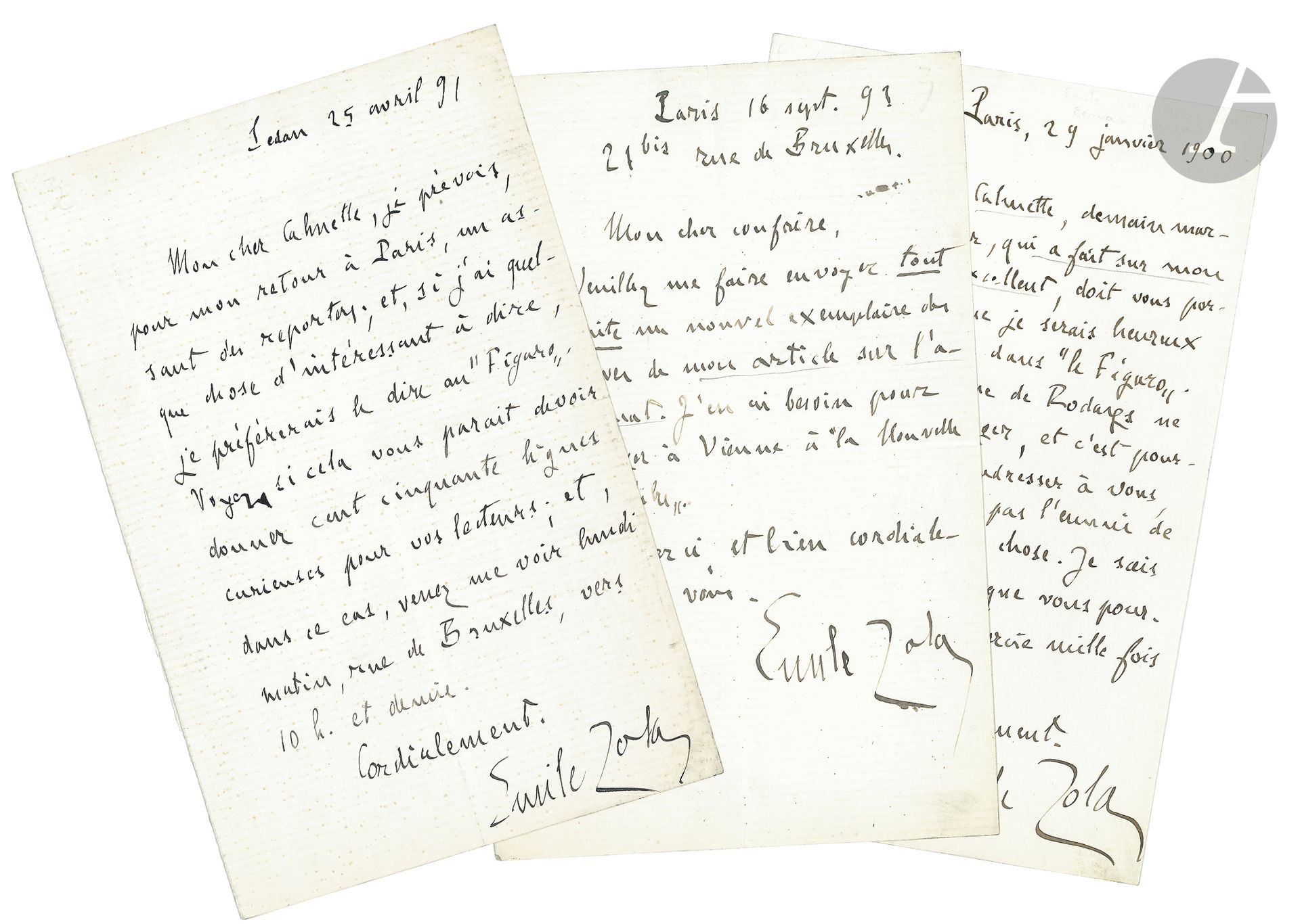 Émile ZOLA. 5 L.A.S., 1891-1900, à Gaston Calmette, directeur du Figaro; 4pages in-8 et une carte de visite.
Sedan 25 avril 1891 [au retour de son voyage de documentation pour La Débâcle]: «je prévois, pour mon retour à Paris, un assaut des reporters; et, si j’ai quelque chose d’intéressant à dire, je préférerais le dire au Figaro. Voyez si cela vous paraît devoir donner cent cinquante lignes curieuses pour vos lecteurs»…
Paris 16 mai 1893: «voici le discours [À la jeunesse]. Envoyez-moi les épreuves demain, et je les corrigerai tout de suite. Il est entendu que je me suis engagé à ne le donner à aucun autre journal, pas même des extraits, mais à la condition qu’il paraîtra en tête du Figaro, vendredi matin. Rédigez la petite note qui devra le précédera»...
Paris 16 septembre 1893. «Veuillez me faire envoyer tout de suite un nouvel exemplaire des épreuves de mon article sur l’anonymat. J’en ai besoin pour l’envoyer à Vienne à la Nouvelle Presse Libre»...
[Médan 29 août 1894], envoi d’épreuves corrigées.
Paris 29 janvier 1900. «Jacques Dhur, qui a fait sur mon père un livre excellent, doit vous porter un article que je serais heureux de voir paraître dans Le Figaro. Mais il se peut que de Rodays ne veuille pas s’engager, et c’est pourquoi je préfère m’adresser à vous, pour qu’il n’ait pas l’ennui de me refuser quelque chose. Je sais que vous ferez ce que vous pourrez, et je vous remercie mille fois à l’avance»...
On joint un télégramme de Zola à Calmette, 22 août (contrecollé): il ne peut «démentir Mac Mahon aurait du passer devant un conseil de guerre si son incapacité avait suffi à l’en rendre justiciable mais son cas était différent de celui de Bazaine»…