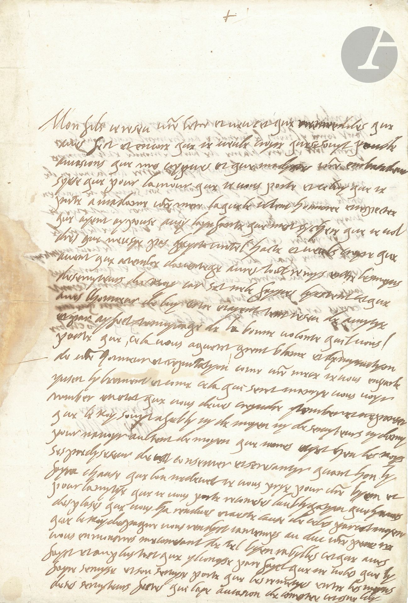 CATHERINE DE MEDICIS (1519-1589). L.A.S., Blois 12 octobre 1588, au duc de Savoie; 1page et demie in-fol., adresse (mouillure marginale).
Longue lettre de conseils au duc de Savoie, son petit-fils par alliance, pour l’inciter à la bonne entente avec Henri III et avec Philippe II.
[Charles-Emmanuel 1er le Grand (1562-1630) avait épousé la fille de Philippe II d’Espagne et d’Élisabeth de Valois, donc la petite-fille de Catherine. En 1588, il s’est emparé du marquisat de Saluces; prenant prétexte des guerres de religion, et comme petit-fils de François Ier, il songeait à prétendre au trône de France.]
«Mon fils je reseu vostre letre et veu cet que me dites que aves fet et encore que je veulx croyre que se souyt pour les aucasions que mescryves et que madytes vostre embasadeur syese que pour lamour que je vous porte et celuy que je porte a madame vostre mere [Marguerite de France, fille de François Ier] laquele estant honnoree et respectee que ayent aypouse ausy la ynfante que mest sy chere que je voldres que neusye pas sujet contre lhoste et veuls croyre que avant que avancer daventege aures tout remys entre les mayns des emyssaires du roy», assurant le duc «de amytye et gran ayse et temoynage de la bonne volonte quil vous porte que, cela vous aqueret grant blame et dymynutyon de vostre honneur et reputatyon come vostre mere je vous en parle ynsen lybrement et come cela qui seret enemye vous voyt tomber en etat que vous deves creyndre tomber»; et le Roi serait «afebly ny de moyen ny de servyteurs ny damys pour navoyr aultent de moyen que james ayst heu les roys ses predyseseur de conserver et se rusantyr quant hon ly fayra chause que lon ne devet»… Elle le presse donc de reconnaître l’obligation qu’il a à l’égard du Roi d’Espagne; elle lui en parle «aveques la lyberte que une grant mere doigt et peult avoyr aveques ses petyts fils et fille et qui ne desyre de le voyr perdre cet vostre bon heur et honneur de vous meyntenyr en la bonne grase de ces deus grans Roys et quant vous sere console au contrere ceuls qui vous le conseleront seront cause de vostre perte et totale ruyne adyeu que me croyes car se sera vostre byen»…