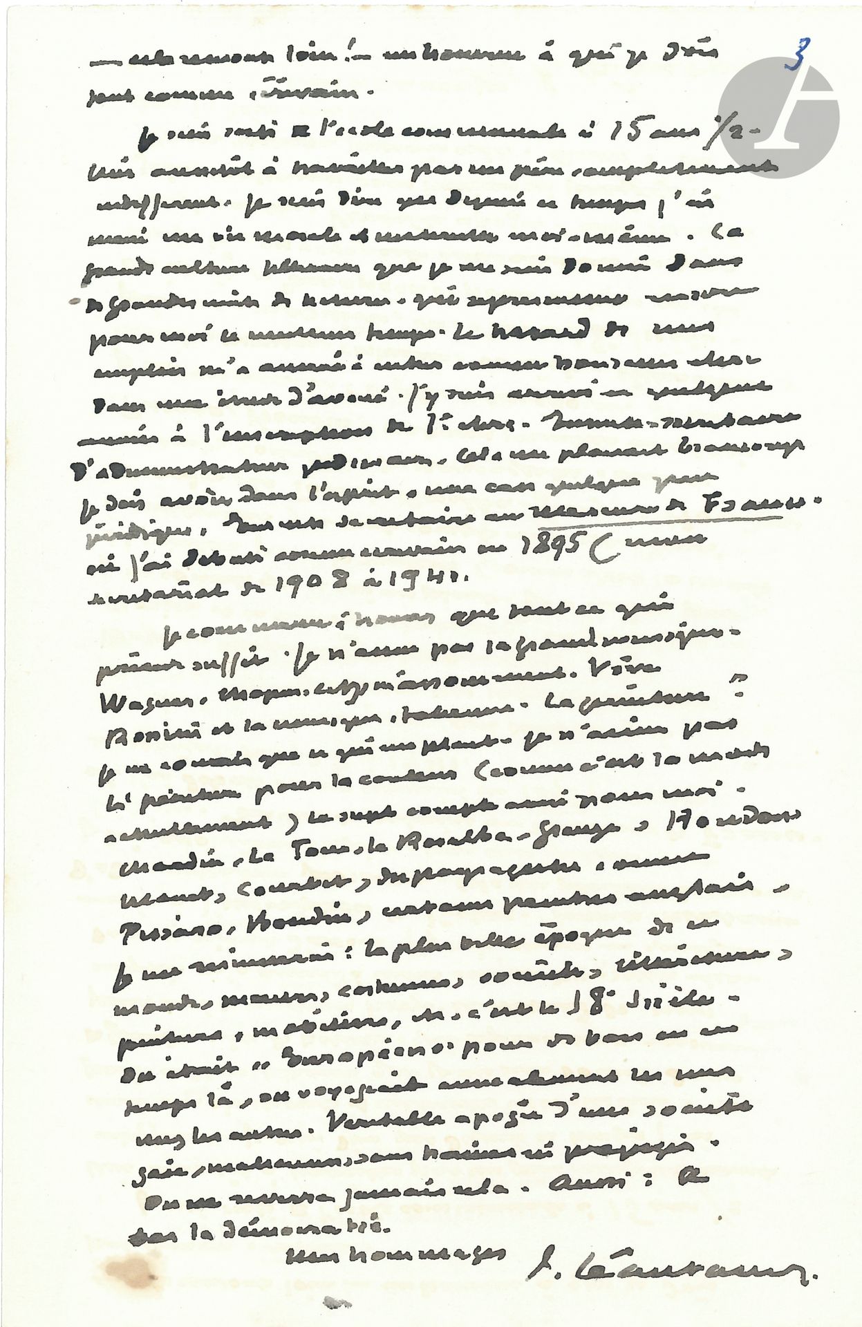 Paul LÉAUTAUD (1872-1956). L.A.S., [Fontenay aux Roses] 7 avril 1951, à Mme Berthier à Nogent le Roi; 3pages in-8, enveloppe.
Extraordinaire lettre sur sa vie, ses amours, ses goûts pour un «portrait graphologique»...
«Je suis certainement peu conformiste par toute ma méfiance et ma raillerie, dès mon adolescence pour tous les bobards moraux, civiques, romanesques, sentimentaux, familiaux, sociaux, etc. etc. Je n’ai jamais qu’une règle: le plaisir [...] Je n’ai jamais écrit que pour mon plaisir. [...] Jai toujours vécu seul et aimé à être seul. Enfant, de cinq à 10 ans, habitant avec mon père et la vieille bonne qui m’a élevé, n’ayant jamais eu ma mère, je vivais caché sous la table de la salle à manger. [...] je n’ai besoin de la société de personne. Un bon fauteuil, du silence, de quoi écrire. J’ai dans la tête la plus intéressante compagnie». 
Sur ses amours. «Je n’ai jamais aimé que physiquement [...] j’ai eu deux ou trois longues liaisons (hors de chez moi, mon domicile ayant [sic] inviolable). Ma partenaire serait morte en cours d’exercice, indifférence complète. [...] en amour, ce n’est jamais moi qui ai commencé. [...] j’aime la femme, je n’aime pas les femmes. Et je n’ai jamais aimé les jeunes femmes. L’âge de l’amour, pour les hommes et les femmes, [...] c’est la quarantaine. Corps et visage, la vie a mis sur nous les marques, l’expression les plus savoureuses»... 
Il a été toute sa vie employé, et libre des censures des «directeurs de papier imprimé». Bien que «sauvage, bourru, maniaque», il n’a rencontré que des sympathies, en particulier chez le directeur du Mercure de France (Alfred Vallette), «un homme à qui je dois tout comme écrivain». Il résume alors sa vie depuis sa sortie de l’école communale, sa formation littéraire «dans de grandes nuits de lectures», son emploi de clerc chez un avoué, puis le secrétariat du Mercure de France de 1908 à 1941. Il dit encore ses goûts musicaux pour Rossini et la musique italienne, ses goûts en peinture: «Chardin, La Tour, la Rosalba, Greuze, Houdon, Manet, Courbet, des paysagistes comme Pissaro, Boudin, certains peintres anglais». Pour lui, la grande époque était le XVIIIe siècle: «On était “Européen” pour de bon [...] Véritable apogée d’une société gaie, malheureuse, sans haines ni préjugés. On ne reverra jamais cela. Aussi: à bas la démocratie»...