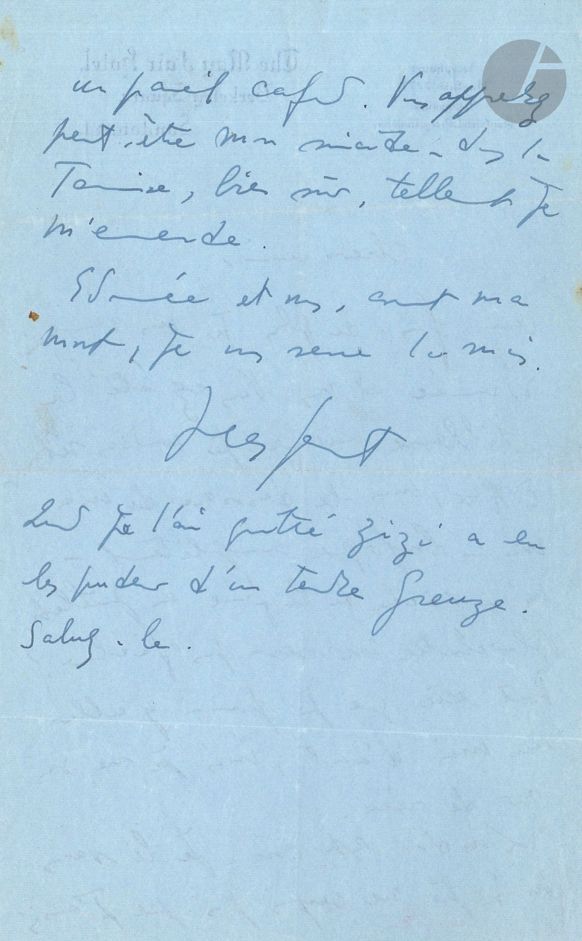 Jean GENET (1910-1986). L.A.S., Londres, à un ami; 1page et demie in-8 sur papier bleu à en-tête du May Fair Hotel à Londres.
Il remercie son ami et Edmée de leur gentillesse. «Je voudrais retourner à Aix, mais le désordre de ma vie – loufoque complètement – m’empêche de le faire en juillet. [...] Londres est con. Je le savais mais je ne croyais pas que j’aurais un pareil cafard. Vous apprendrez peut-être mon suicide – dans la Tamise, bien sûr, tellement je m’emmerde. [...] Quand je l’ai quitté Zizi a eu la pudeur d’un tendre Greuze »...