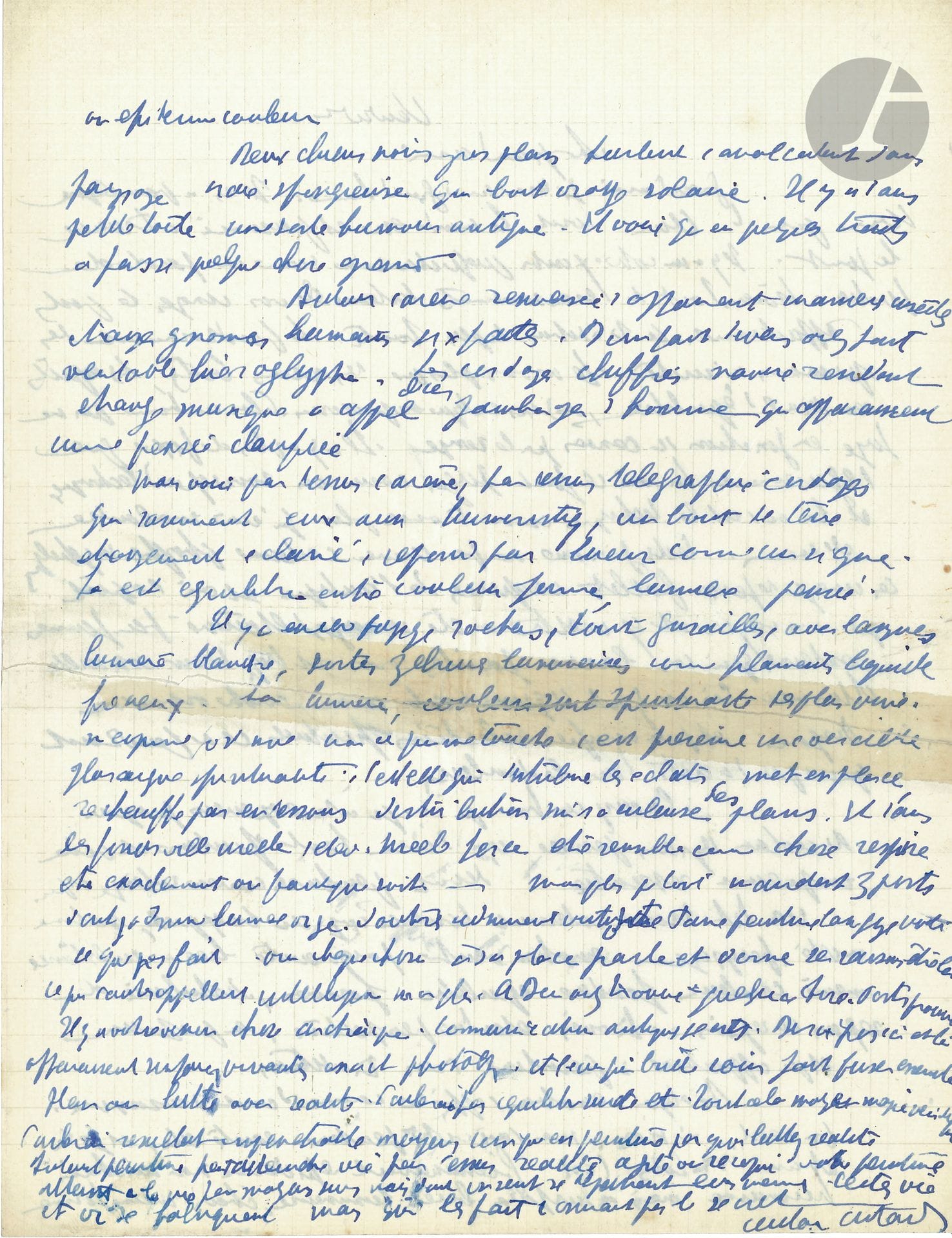 Antonin ARTAUD (1896-1948). L.A.S., Vendredi, à un «cher grand ami»; 2pages in-4 (déchirée et recollée au papier gommé).
Curieuse lettre délirante. «Cher grand ami, Grand ami je dirais même grand homme. […] Le poudroiement des opinions m’irrite. Je ne vois plus que des cœurs brutes, des esprits en mal d’équilibre […] Plus un homme qui ne juge en fonction du cancer qui le ronge. Il n’y a plus de fixe que l’égarement. Là où il faut juger cœur on vous répond technique et là où est la technique on ne trouve plus qu’une maladie de cœur»… Plus loin, ce sont d’étranges visions: «étranges gnomes humains six pattes. […] Là est équilibre entre couleurs, formes, lumière pensée. Il y a encore topaze rochers, tout grisailles, avec langues lumière blanche, sortes zébrures lumineuses comme filaments liquide précieux. Les lumières, couleurs sont spiritualité la plus vive. […] c’est elle qui distribue les éclats, met en place, réchauffe par en dessous distribution miraculeuse des plans»… Etc.