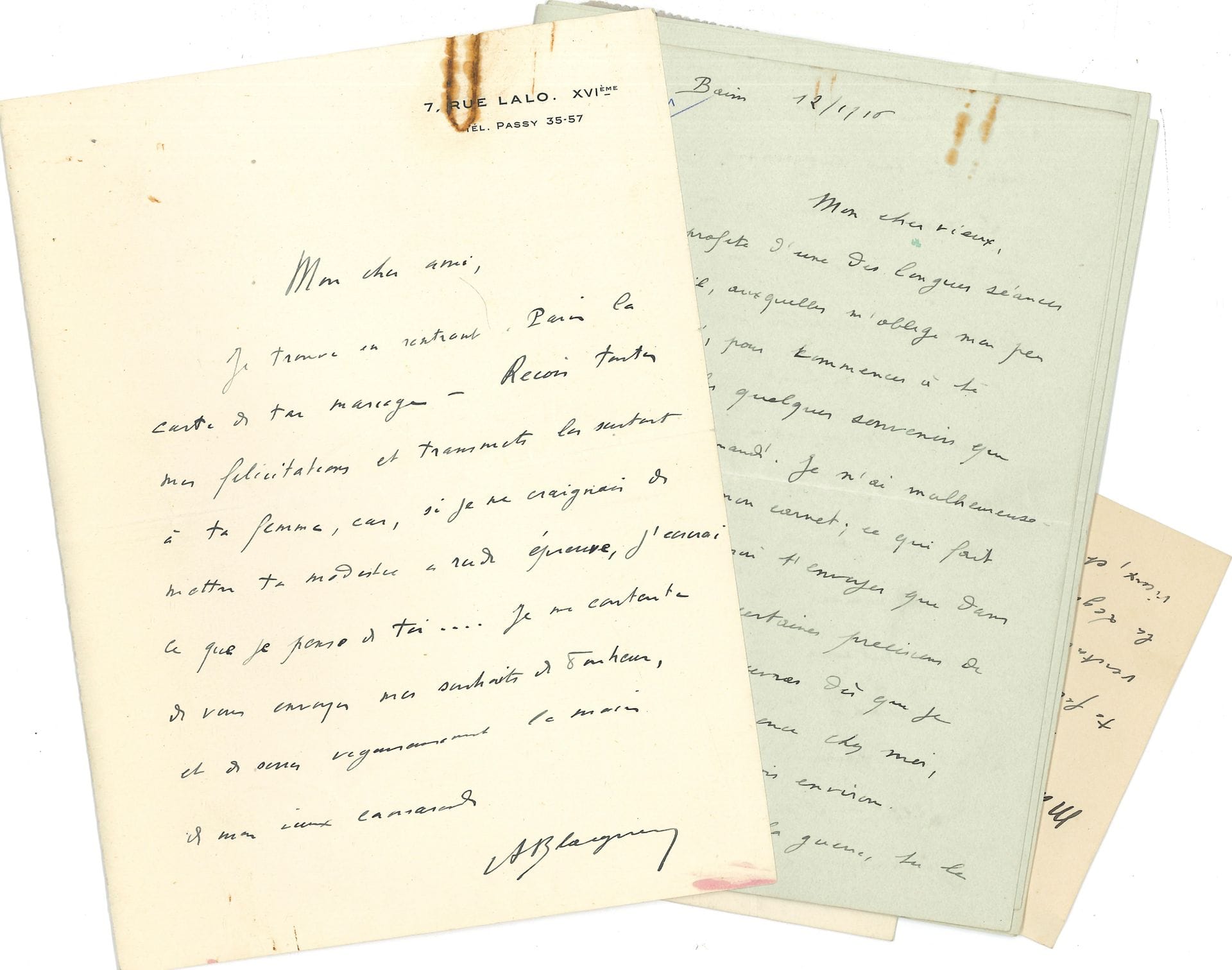 AVIATION. André BLAIGNAN (1890-1968) pilote de la guerre 14-18. L.A.S., Aix-les-Bains 12 janvier 1916, à Jacques Mortane; 16pages in-8.
Après son accident, il rassemble ses souvenirs sur le début de la guerre, à Dijon, puis Belfort, où il retrouvé ses anciens camarades: Caron, Sadi Lecointe… Il dresse la liste des camarades tués ou prisonniers. Puis il raconte l’affaire du camp de Châlons, où il est allé chercher un appareil Blériot (biplace 80 Hp); mais celui-ci a été détruit avant son arrivée, les Boches étant à Mourmelon. Il repart, laissant les appareils qui ont été sabotés… Etc.