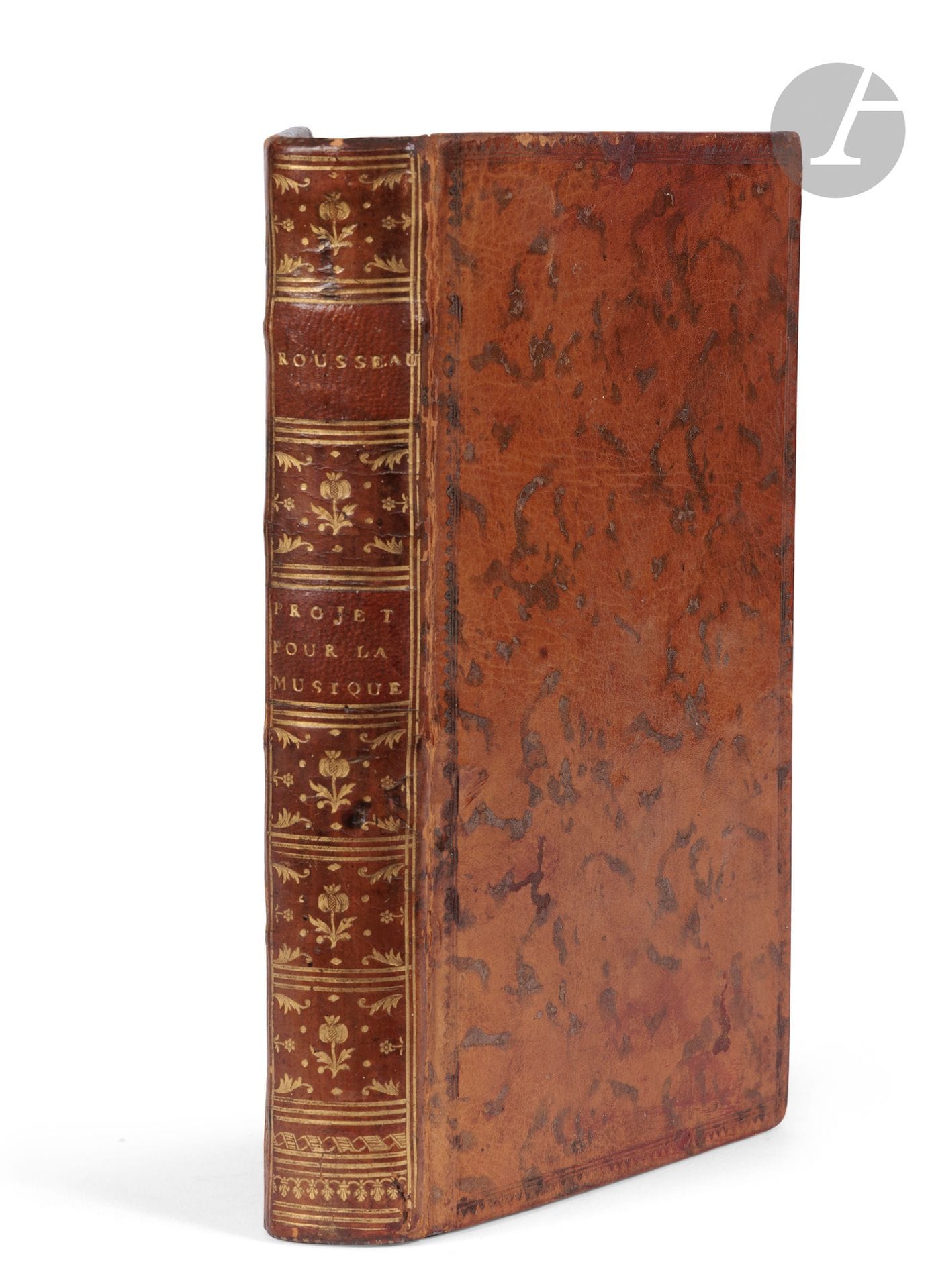 ROUSSEAU (Jean-Jacques).
Traités sur la musique (faux-titre).
Genève, 1781. — In-8, 194 x 122 : 208 pp., pp. 201-437, 1 planche. Veau marbré, roulette à froid en encadrement sur les plats, dos lisse orné, tranches rouges (reliure de l’époque).

Première édition collective rare, réunissant 6 traités de Jean-Jacques Rousseau consacrés à la musique, publiée par Du Peyrou.

Ce volume forme une sorte de tiré à part du tome XVI de l’édition posthume des œuvres de Rousseau donnée à Genève par Paul Moultou et du Peyrou de 1780-1789. Traités sur la musique est le faux titre de l’ouvrage. Le titre est celui du premier traité du recueil qui comprend les textes suivants : Projet concernant de nouveaux signes pour la musique, Lu par l’Auteur à l’Académie des Sciences, le 22 Août 1742. (pp. 3 à 24) - Dissertation sur la musique moderne (pp. 27 à 208) - Essai sur l’origine  des langues, Où il est parlé de la Mélodie & de l’Imitation musicale (pp. 209 à 325) - Lettre à Monsieur l’abbé Raynal, Au sujet d’un nouveau Mode de Musique, inventé par M. Blainville (pp. 326 à 332) - Examen de deux principes Avancés par M. Rameau, dans sa Brochure intitulée : Erreurs sur la musique dans l’Encyclopédie (pp. 333 à 373) - Lettre à M. Burney sur la musique, Avec Fragmens d’Observations sur l’Alceste Italien de M. le Chevalier Gluck (pp. 375 à 437).

C’est dans ce recueil que paraît pour la première fois l’Essai sur l’origine des langues.

Bon exemplaire en reliure de l’époque, complet de la planche dépliante donnant la Table générale De tous les Tons de toutes les Clefs qui manque parfois. Certains exemplaires comprennent d’autres planches mais qui se rapportent en réalité au Dictionnaire de musique qui forme les tomes 17 et 18 des œuvres.
Exemplaire très bien conservé malgré quelques petits travaux marginaux de vers à la reliure et de légers frottements d’usage. Plats habilement reteintés.

Provenance : 
Cachet d’une bibliothèque religieuse (?) sur le titre.