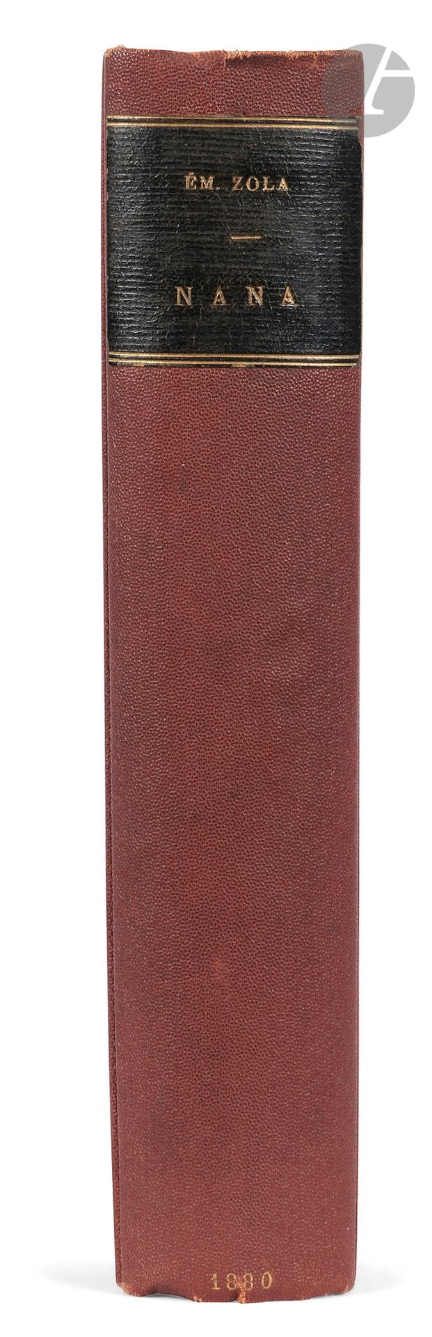 ZOLA (Émile).
Nana.
Paris : G. Charpentier, 1880. — In-18, 188 x 125 : (2 ff.), 524 pp. Demi-percaline brique à la Bradel, dos lisse, non rogné (reliure de l’époque).

Édition originale d’un des plus importants romans d’Émile Zola (1840-1902), neuvième opus de la série des Rougon-Macquart. Le texte fut d’abord publié en feuilleton dans la revue Le Voltaire du 16 octobre 1879 au 5 février 1880.

Un des 325 exemplaires imprimés sur papier de Hollande (n° 212).

Exemplaire en modeste reliure de l’époque. 
Coins émoussés. Restauration sur le bord du faux titre, quelques rares rousseurs marginales.
