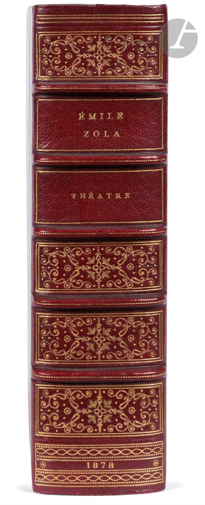 ZOLA (Émile).
Théâtre. Thérèse Raquin. Les Héritiers Rabourdin. Le Bouton de rose.
Paris : G. Charpentier, 1878. — In-18, 181 x 119 : VIII, 316 pp., (2 ff. dernier blanc), couverture imprimée. Demi-maroquin rouge à coins, dos à nerfs richement orné, tête dorée, non rogné, couverture et dos conservés (reliure du début du XXe siècle).

Autre exemplaire. Un des 75 numérotés sur papier de Hollande (n° 21).

Très bel exemplaire, parfaitement conservé.
Rousseurs éparses.

Provenance :
Juan Hernandez, avec ex-libris portant la devise « De tout un peu ».