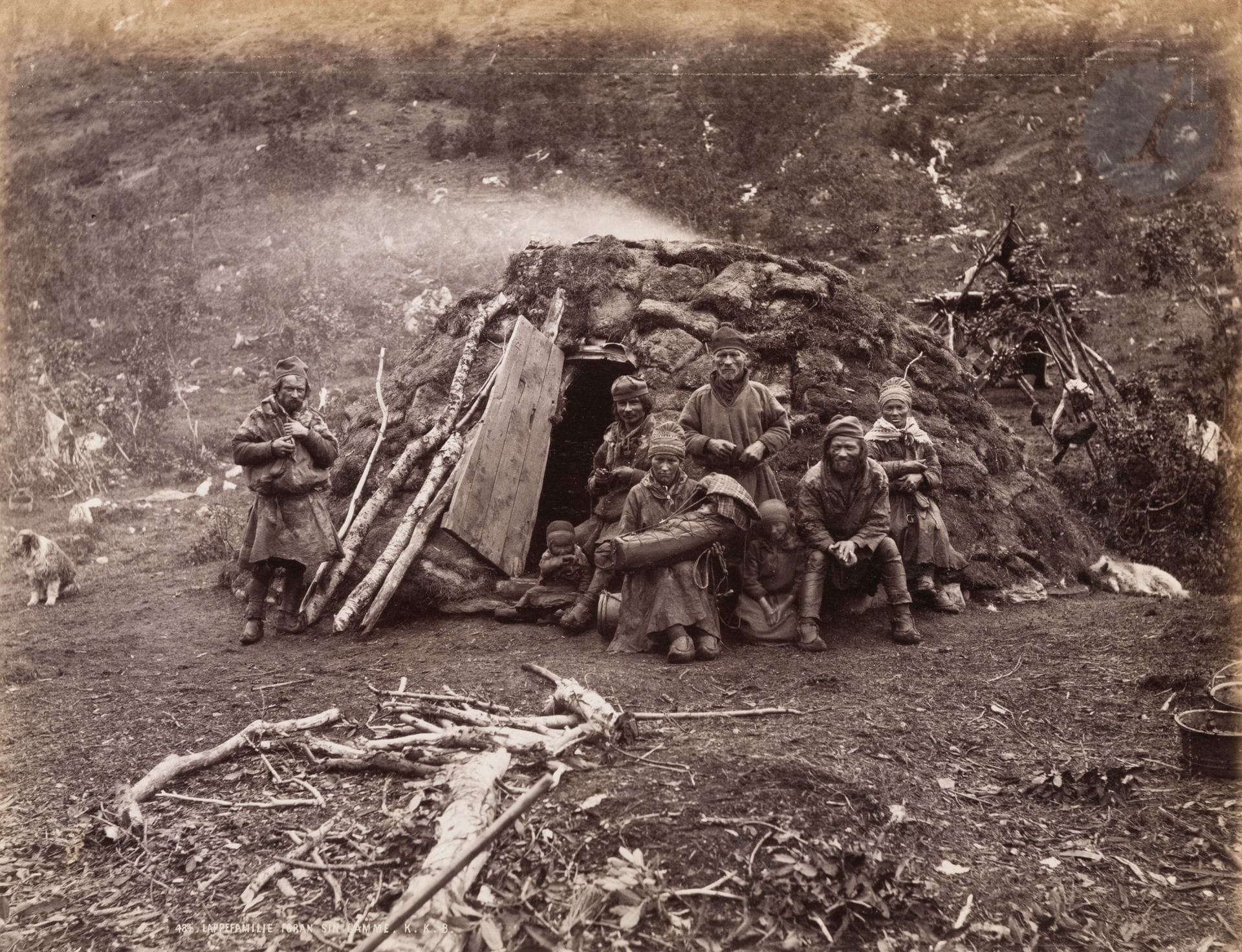 J. Danielsen - James Valentine - Axel Lindahl - Cyprien Dominique Philippon - A. Kalland et divers 
Danemark. Norvège, c. 1870-1890. 
Copenhague. Hardhunger. Lapons. Tromso. Éleveurs de cerfs. 
22 épreuves sur papier albuminé et citrate, certaines contrecollées sur cartons. Nombreux crédits de photographes et légendes dans les négatifs et sur les montages. 
Formats : de 10x15 à 17x22 cm