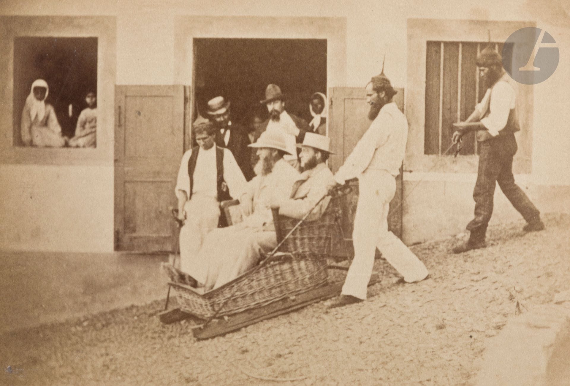 Photographe non identifié 
Île de Madère, 1872. 
Funchal. Église de Notre-Dame du Mont. Eira do Serrado. Curral grande. Santo Antonio da Serra. Pico do Arieiro. Pontinha. Rabaçal. Santa Cruz. Cap Girão. Ponta de Sao Lurenço. 
Album in-8 à plats marquetés, titré «Madeira 1872», composé de 38 épreuves sur papier albuminé contrecollées sur cartons. Dédicace «Souvenir préparé avec bonheur et vive affection pour sa chère cousine Blanche par sa bonne et vraie amie Lucy. Madère, 14 décembre 1872. Bonne et vieille amitié. A. de Courval.» en début de volume. Liste manuscrite des légendes sur un feuillet volant. 
Format moyen des épreuves : 6x8 cm