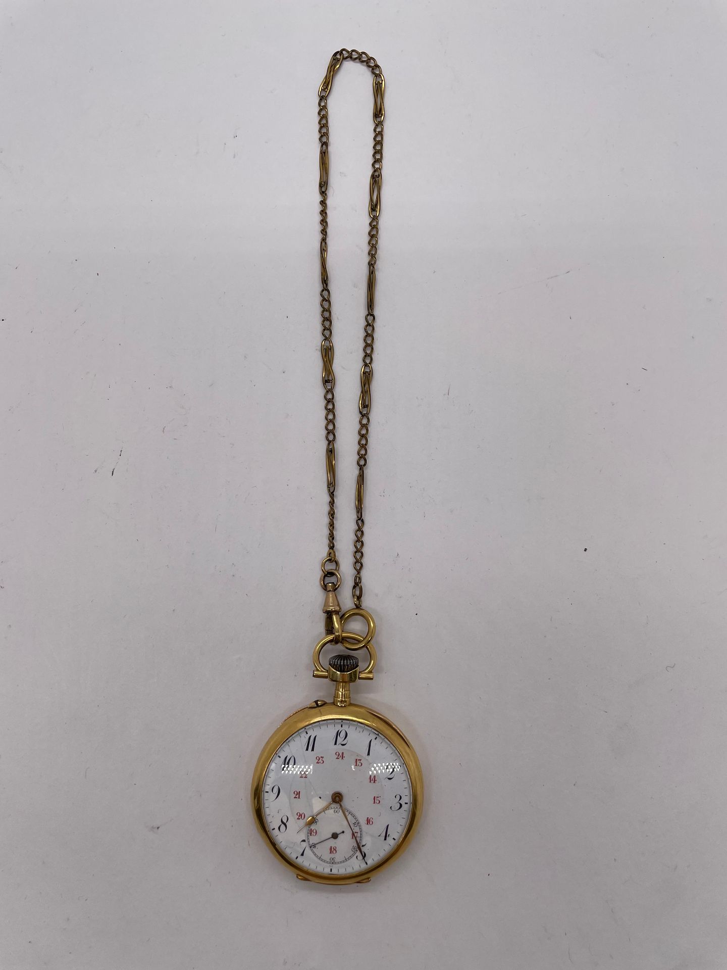 Pocket watch and chain in 750/°°° gold, double gold back.
(accident on enamel)
Gross weight: 85 g
(in box)