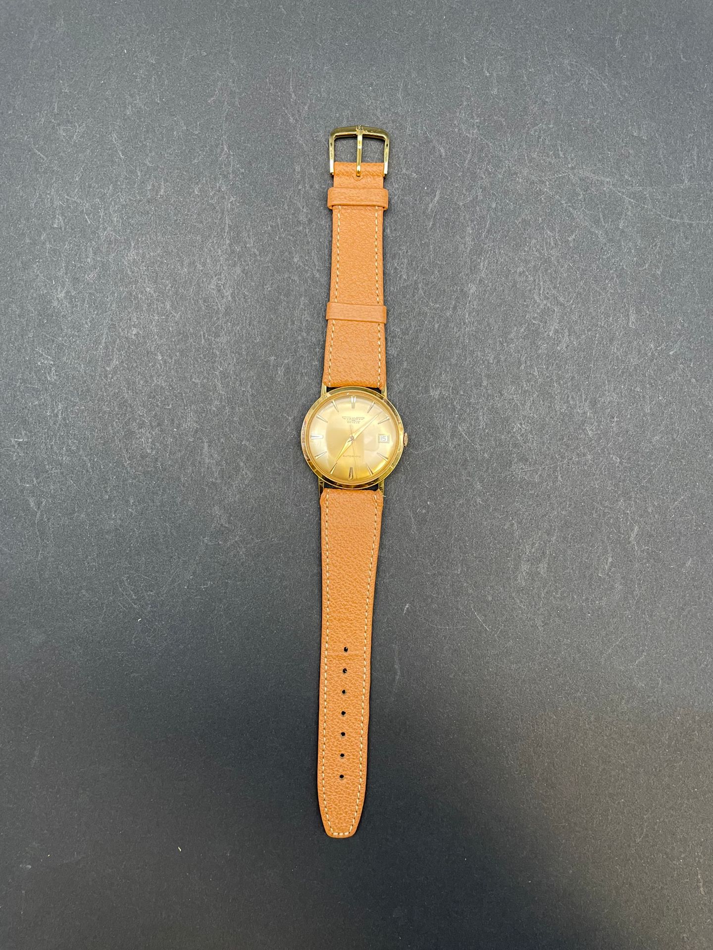 VALORY. Montre bracelet d'homme en or 18K (750)
Poids brut : 34,4 g