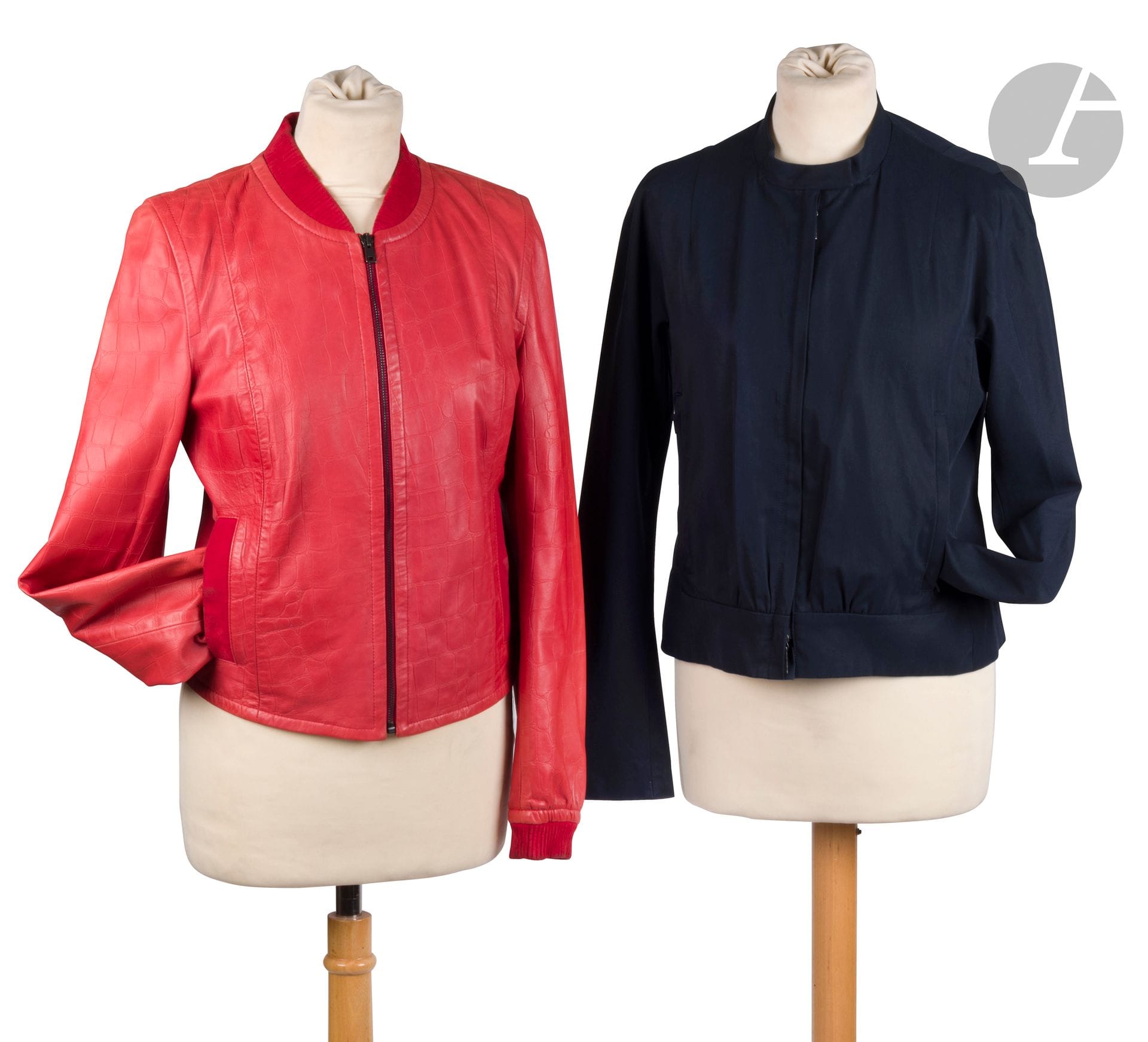 Lot de quatre vestes ou blousons : une veste en coton marron kaki Jean Colonna, un blouson façon wax Jean Colonna, un blouson marine Hugo Boss et un blouson en cuir façon crocodile rouge orangé. T.34-36 environ