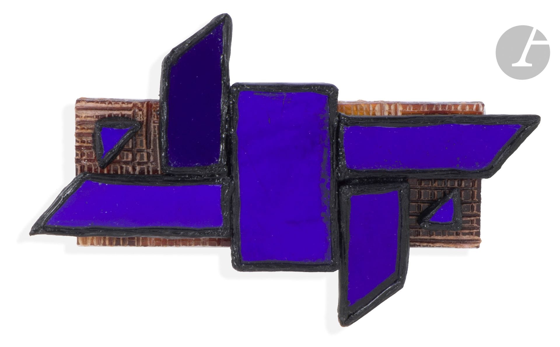 Irena JAWORSKA (1925-2021)
Black resin brooch with small blue mirror-like plates, scale-like resin plate on back. Signed. 6 x 9 cm
Provenance: Private collection, Paris
Acquired directly from the artist
