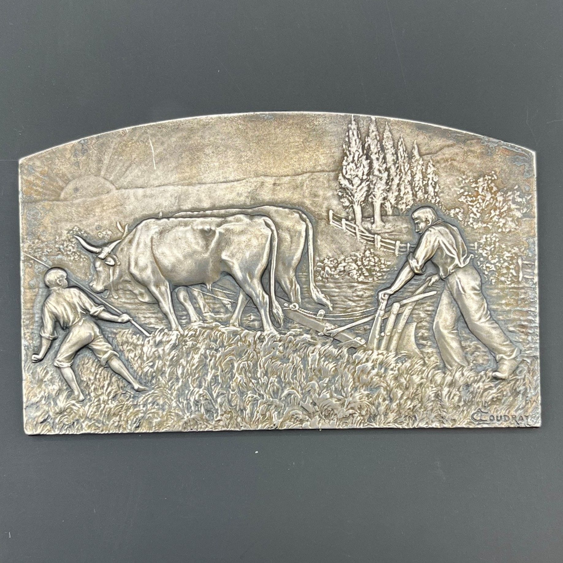 MEDAILLES FRANÇAISES 
 PLAQUETTE artistique «Travaux des champs» 100x63mm en argent (poinçon corne 1 Monnaie de Paris),
-gravée parCoudray. Poids: 164 grammes environ.
TTB