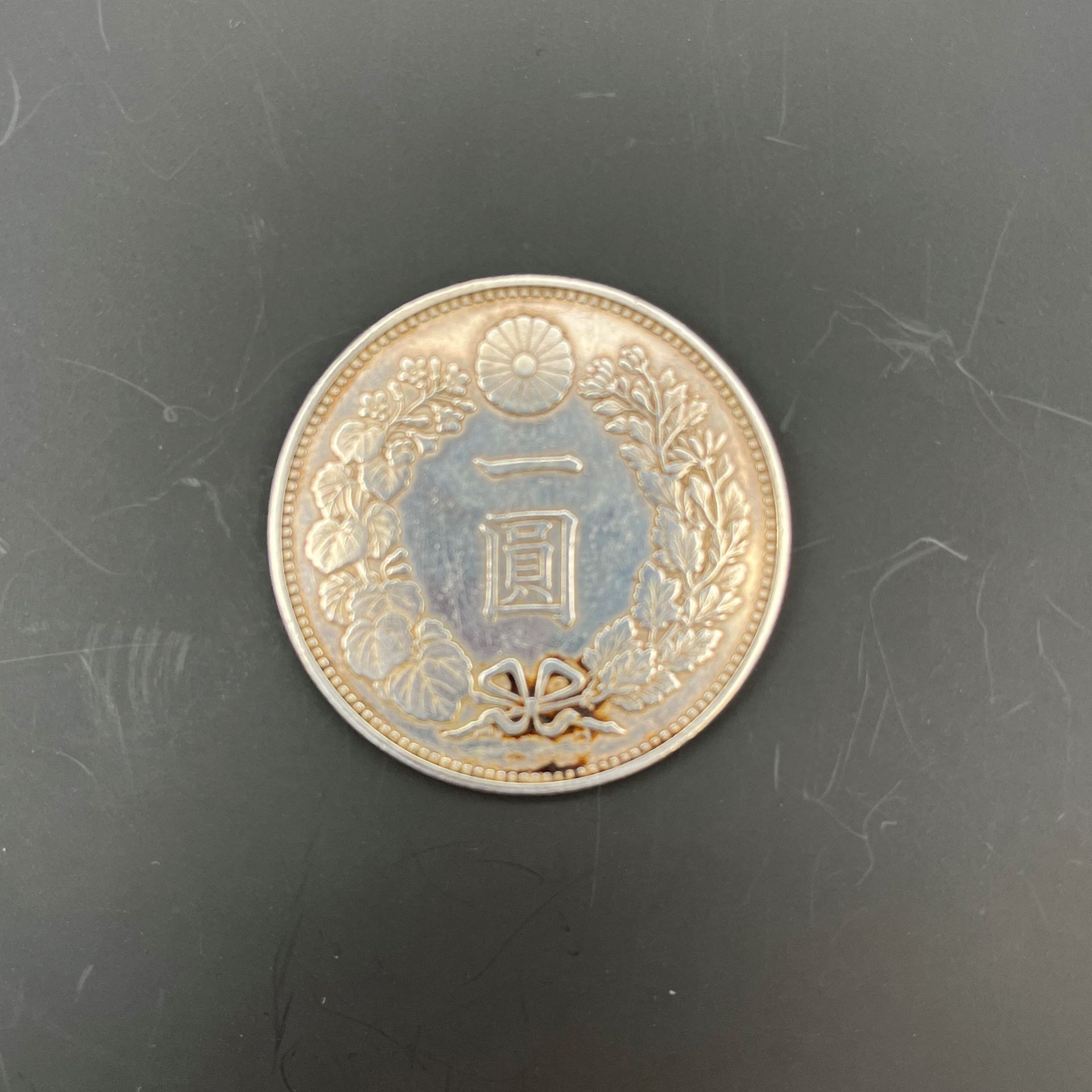 JAPON.
-ERE MEIJI (Mutsuhito) 1867-1912.
Yen en argent, date an 20 à an 45 (? =1887-1912).
KM.A25.3
TB+