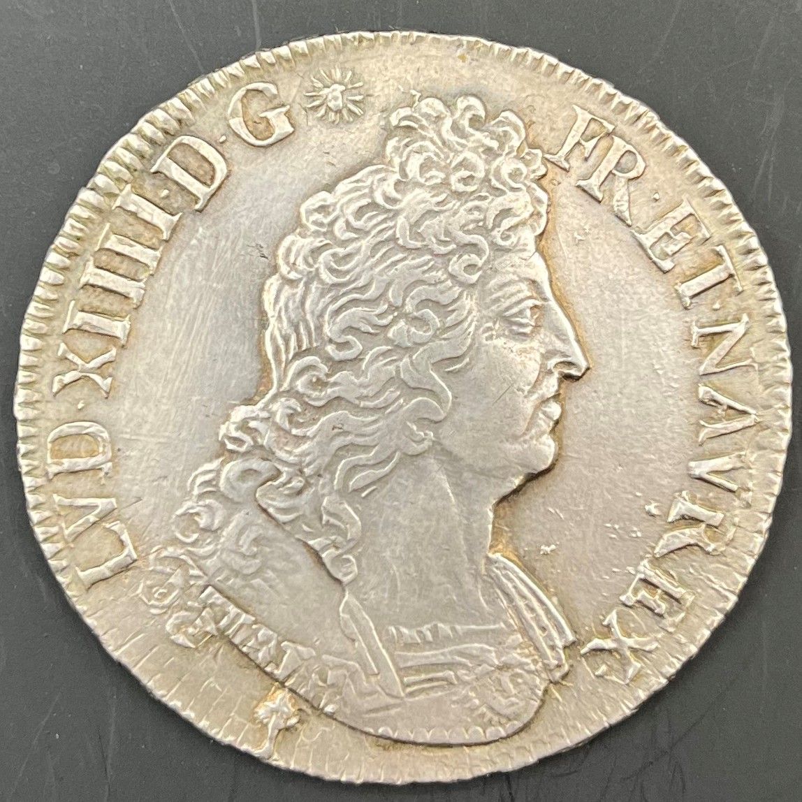 MONNAIES FRANÇAISES ROYALES EN ARGENT
 LOUIS XIV (1643-1715)
Ecu aux insignes, en argent, 1701, N=Montpellier. Réformation.
D.1533B
TB