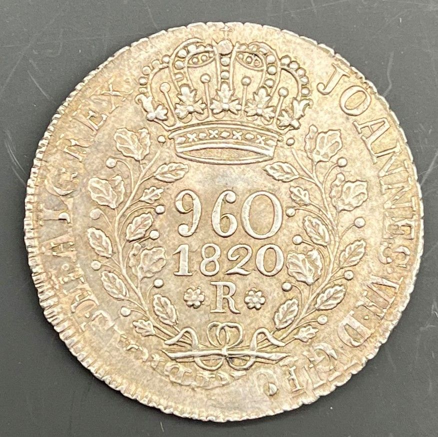BRESIL.
Jean VI, roi du Portugal (1818-1822). 960 reis en argent daté 1820 frappé à Rio 
-sur un flan de monnaie coloniale espagnole de 8 réaux.
KM.326.1
TB+