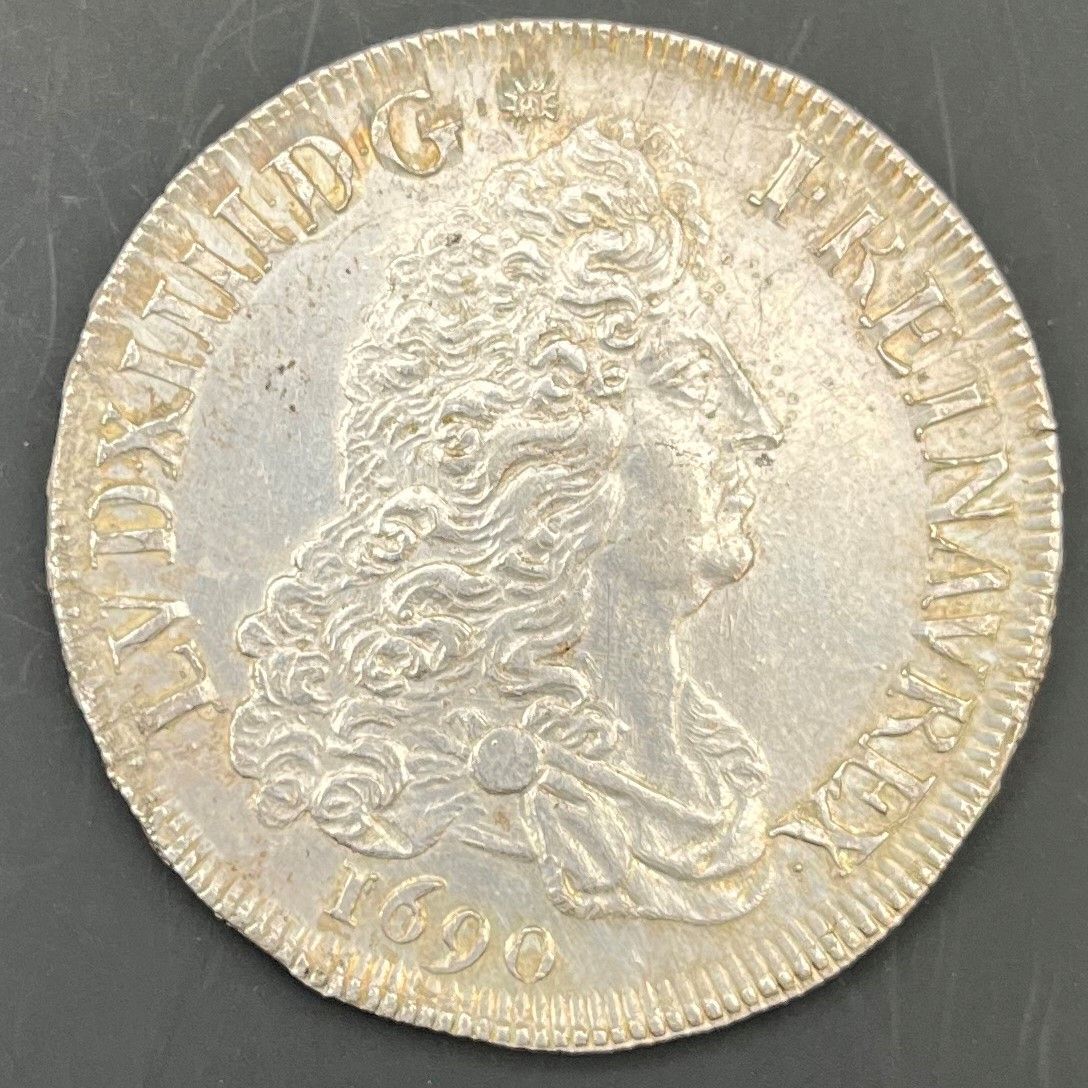 MONNAIES FRANÇAISES ROYALES EN ARGENT
 LOUIS XIV (1643-1715)
Ecu aux 8 «L», en argent, 1er type, 1690, A=Paris. Réformation.
D.1514A
TTB
