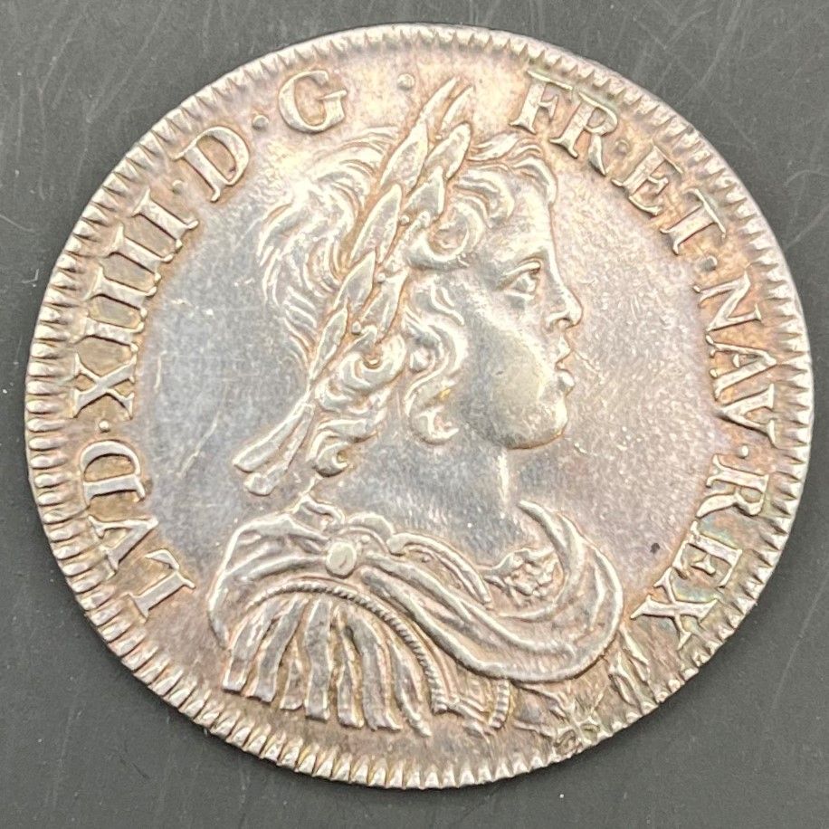MONNAIES FRANÇAISES ROYALES EN ARGENT
 LOUIS XIV (1643-1715)
Demi-écu à la mèche courte, en argent, 1643, A=Paris.
D.1462 
TTB