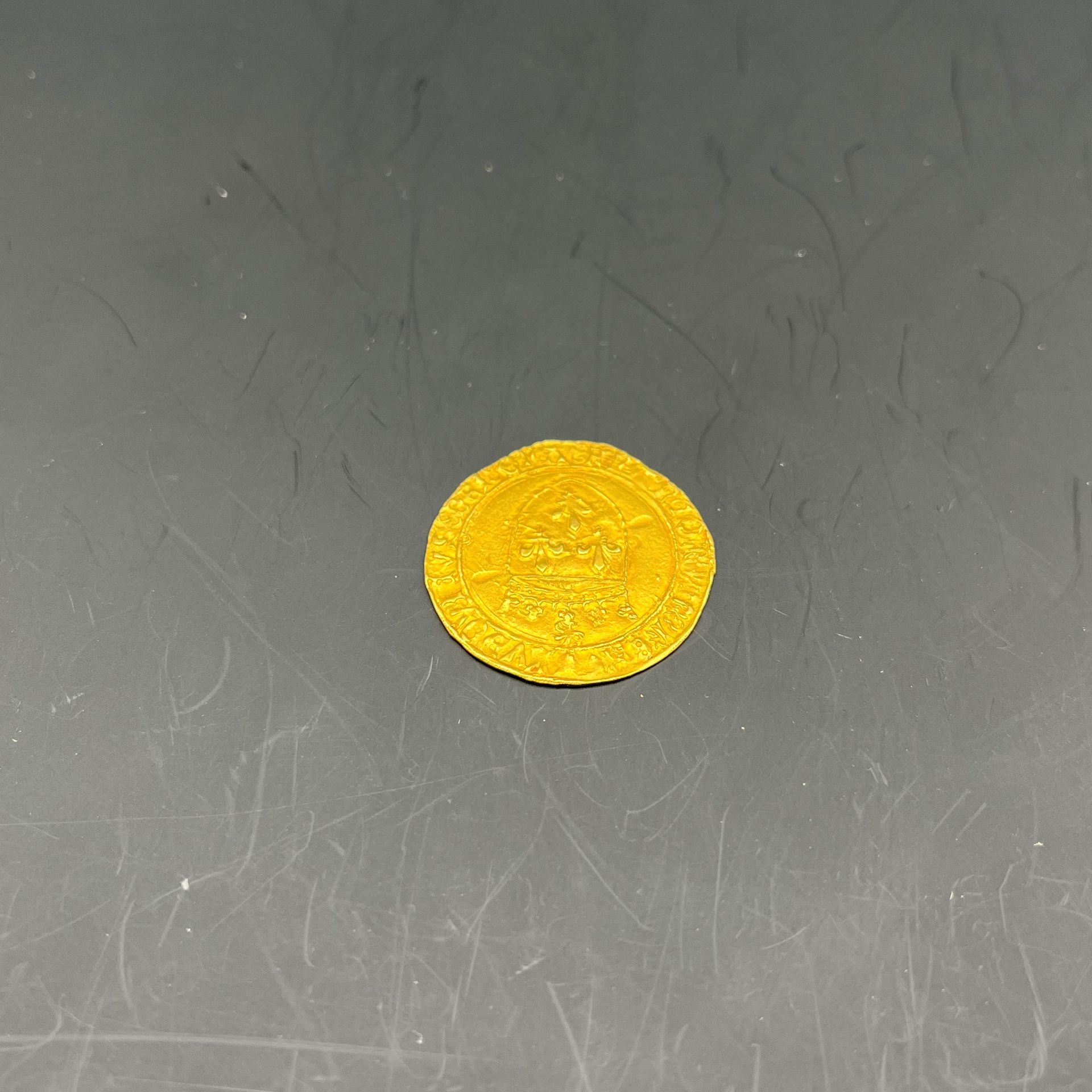 LOUIS XII (1498-1514).gold Ecu with sun, minted by the La Rochelle monetary workshop (9th point on obverse and reverse).scratches on reverse.
Good to very good condition.
Weight: 3.45 g