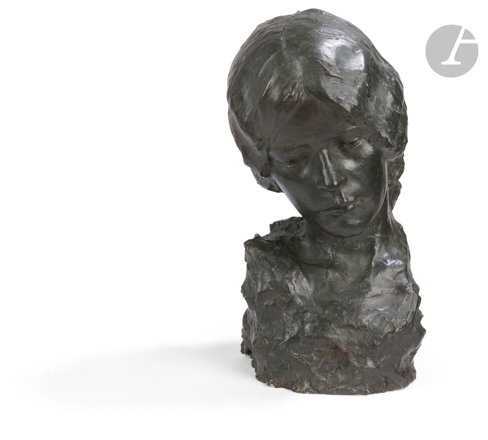 Raoul LAMOURDEDIEU (1877-1953)
Tête de jeune femme pensive, vers 1910
Sculpture.
Épreuve en plâtre patiné noir.
Édition ancienne du début du XXe siècle.
Signée Raoul LAMOURDEDIEU vers la base et contresignée Raoul LAMOURDEDIEU à l'intérieur au revers.
H. : 40 cm