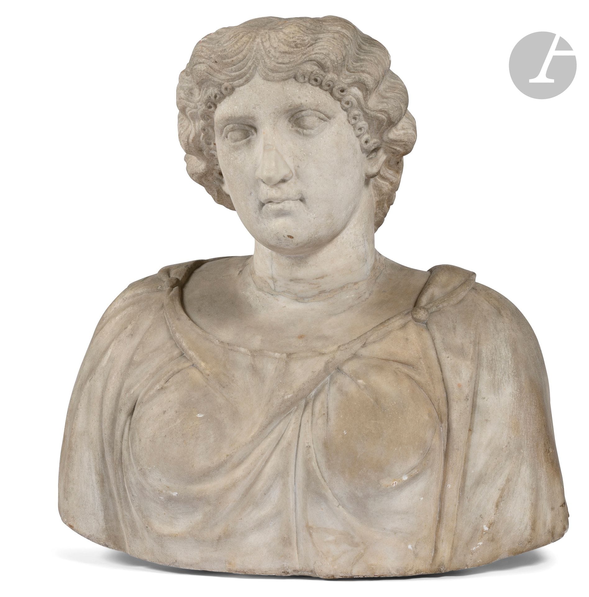 École italienne du XVIIIe siècle
Buste de femme romaine
Marbre blanc
H. : 60 cm
Restaurations au cou et nez, usures
