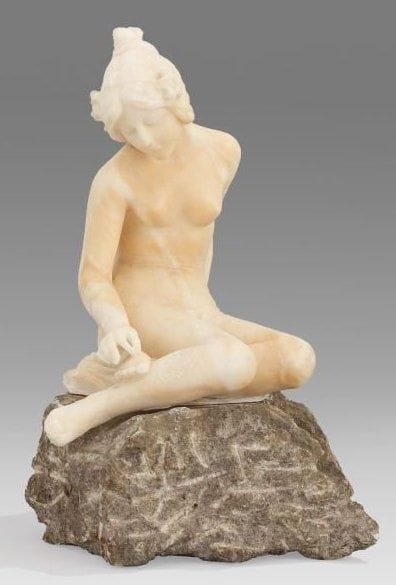 EMILIO FIASCHI (1858-1941)
Baigneuse au rocher Sculpture en albâtre et pierre. Signée sur le drapé au dos. H: 33,5 cm
