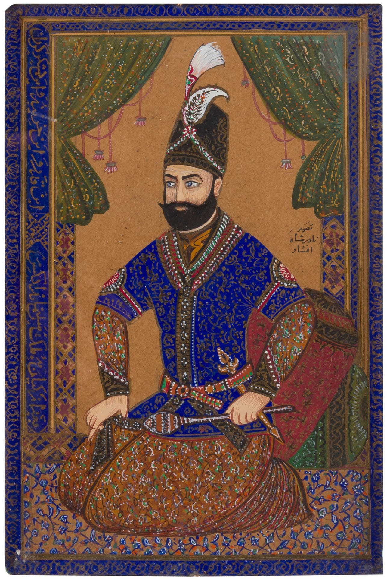 Portrait légendé de Nâdir Shah, Iran, XXe siècle
Gouache et or sur papier représentant le souverain Ndir Shah Afshar agenouillé sous un dai, le dos en appui contre des coussins, un sceptre dans la main. Sur la droite, son nom est inscrit à l’encre noire, sur la gauche, deux cartouches épigraphiques inscrits en arabe. Le portrait placé dans un cadre en bois à décor de marqueterie katamkari, son dos peint de feuillages dorés sur fond noir. Sous verre.
Dim. peinture : 21,5 x 14 cm ; dim. totales : 29,1 x 22,2 cm
Petits accidents au cadre.

Nâdir Shah fut Shah d’Iran de 1736 à 1747. Il fonda la dynastie des Afsharides qui libéra l’Iran de la domination afghane subie depuis la chute des Safavides.