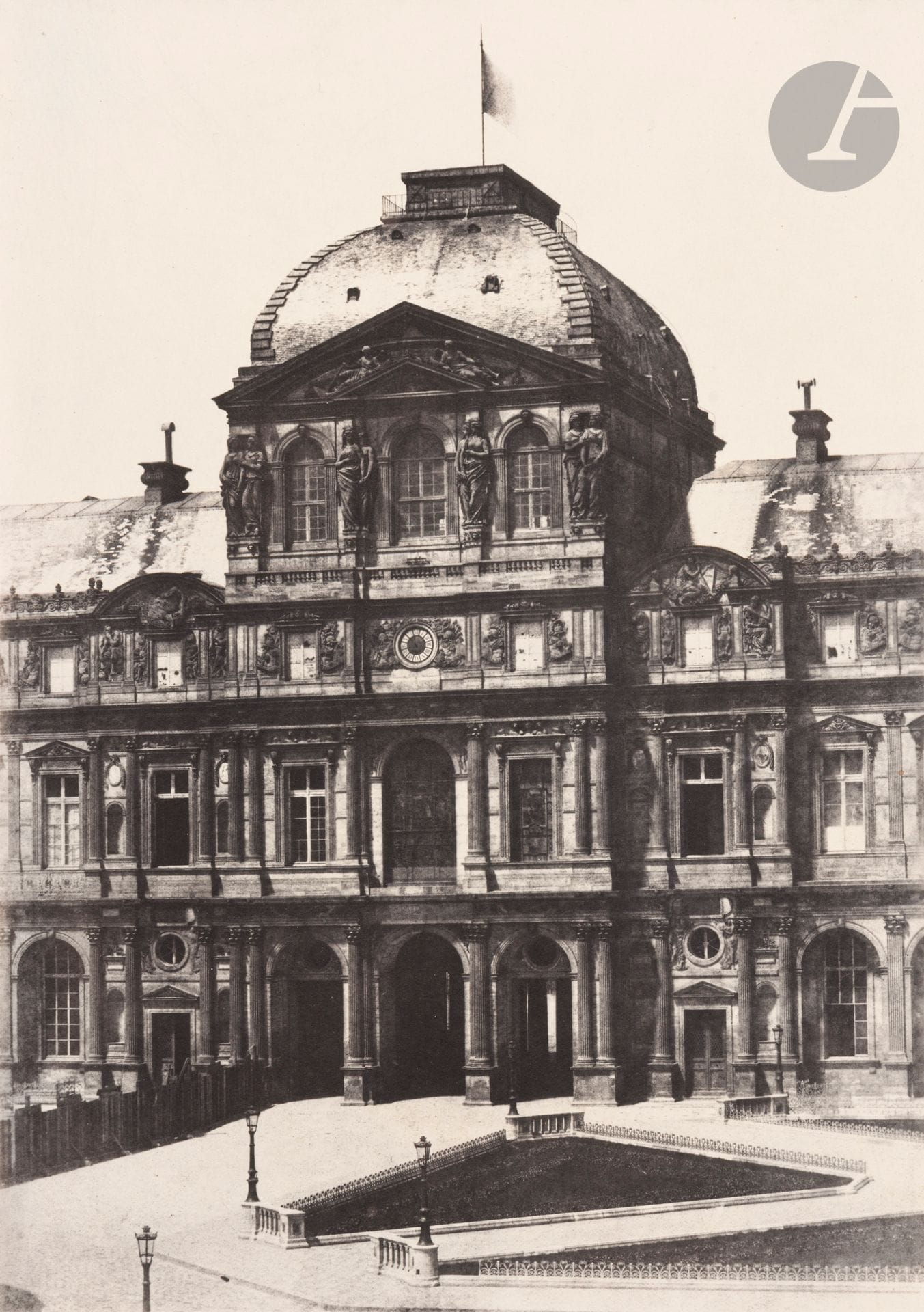 Charles Marville (1813-1879)
Pavillon de l’Horloge au Louvre. 
Paris, 1852. 
Épreuve sur papier salé, d’après négatif papier, contrecollée sur carton d’édition (Blanquart-Évrard) avec légendes imprimées sur le montage. 
33 x 23 cm

Bibliographie : 
Isabelle Jammes, Blanquart-Évrard et les origines de l’édition photographique française, Genève-Paris, Librairie Droz, 1981, p. 261, fig. 417.