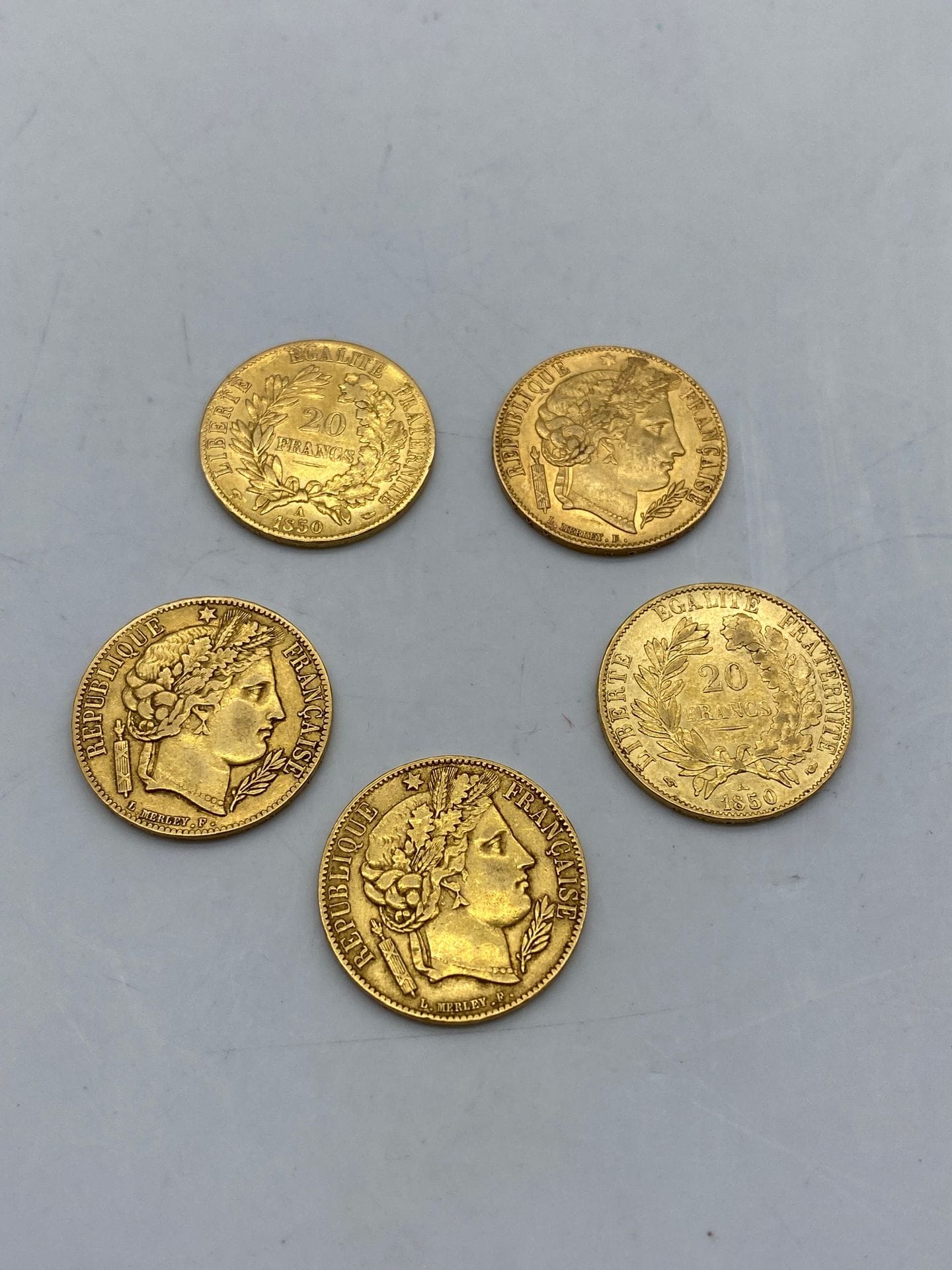 5 pièces 20 FRANCS or Cérès
1849 A, 1850 A (3), 1851 A.
Frais acheteurpiècesetlots enor: 9,6% TTC-8% HT