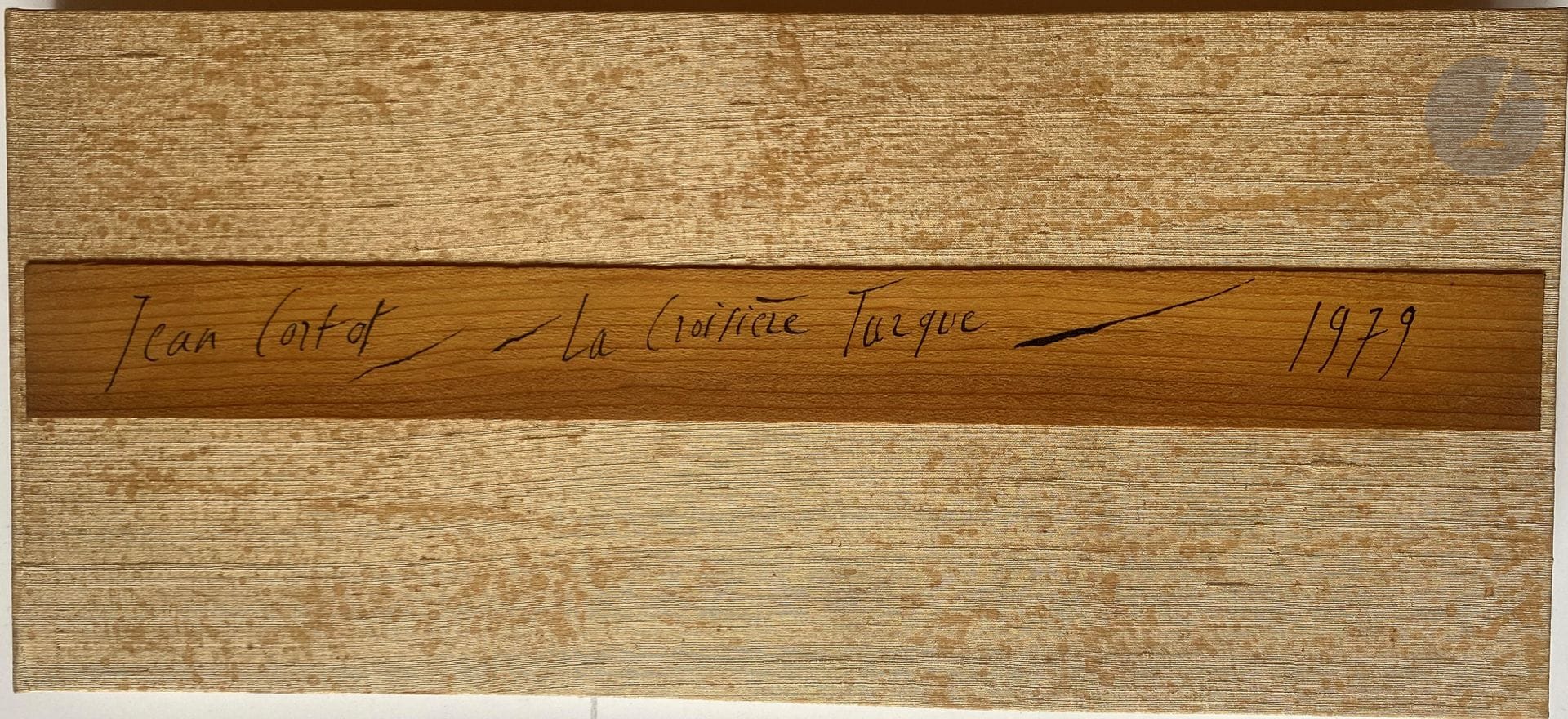 CORTOT (Jean).
La Croisière Turque.
S.l. : Jean Cortot, 1979. — In-4 oblong, soie sauvage mouchetée, bande de bois collée au centre horizontalement, celle sur le premier plat comprenant le nom de l'auteur, le titre et l'année à l'encre, dos lisse, doublures et gardes de soie sauvage mouchetée, boîte en plexiglass (reliure de l'époque).

Livre d'artiste tiré à seulement 3 exemplaires, chacun avec variantes, comprenant 63 dessins originaux collés du peintre Jean CORTOT (1925-2018), accompagnés du texte entièrement autographe.

Exemplaire numéro II, sur Ingres d'Arches, parfaitement conservé.