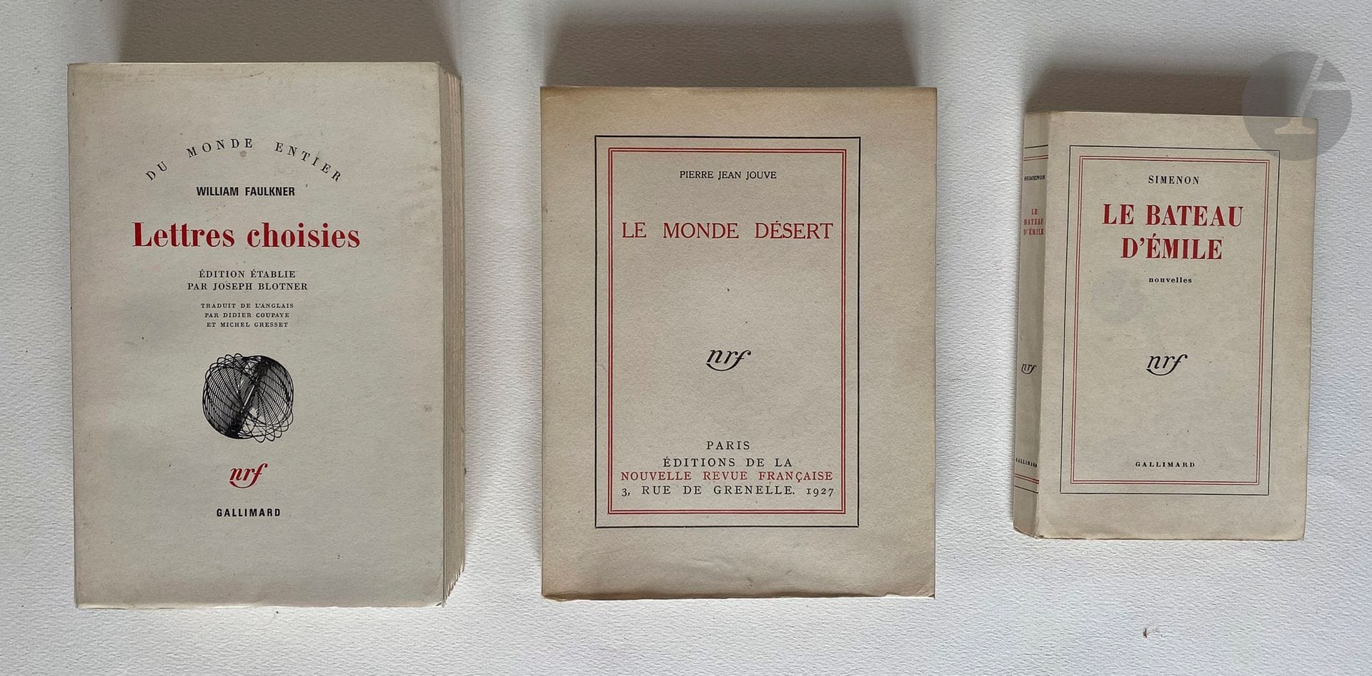 LITTÉRATURE.
Ensemble de 16 ouvrages : 

- [ALBUMS PLÉIADE] : ZOLA, 1963 [2 exemplaires]. - HUGO, 1964. - THÉÂTRE CLASSIQUE, 1970. Complets des jaquettes.

- CAHIERS G.L.M. Paris : GLM, 1936. — 2 volumes in-12, broché. Ensemble comprenant les seconds et le troisièmes « Cahiers G.L.M. » parus respectivement en juillet et novembre 1936, et auxquels collaborèrent Tzara, André Masson, Pierre Jean Jouve, Eluard, René Char, Man Ray, Salvador Dali, etc. Exemplaires du tirage courant, complets du catalogue de l'éditeur à la fin. Couverture salie, celle des seconds «Cahiers » est abîmée au dos.

- CENDRARS (Blaise). La Fin du Monde filmée par l'ange N.-D. (avec une préface de l'Auteur). Paris : Pierre Seghers, [1949]. — In-12, broché, couverture rempliée. Édition originale de la préface de l'auteur. 1/100 exemplaires sur papier Alfa Navarre.

- DRIEU LA ROCHELLE (Pierre). État-civil. Paris : Nouvelle Revue Française, 1921. —In-4 tellière, broché. Édition originale. 1/10 exemplaires hors commerce sur vergé Lafuma-Navarre.

- FAULKNER (William). Les Palmiers sauvages (Wild palms) traduit de l'américain et préfacé par M.-E. Coindreau. Paris : Gallimard, [1952]. —In-12, broché. Édition originale de la traduction. 1/107 exemplaires sur vélin pur fil Lafuma-Navarre.

- FAULKNER (William). Lettres choisies. Édition établie par Joseph Blotner. Traduit de l'anglais par Didier Coupaye et Michel Gresset. Paris : Gallimard, [1981]. —In-8, broché, couverture rempliée. 1/23 exemplaires sur vélin d'Arches.

- GREEN (Julien). Les Pays lointains. Roman. Paris : Éditions du Seuil, 1987. —Fort in-8, broché. Édition originale. 1/70 exemplaires sur vergé Ingres de Lana.

- JOUVE (Pierre Jean). Le Monde désert. Paris : Nouvelle Revue Française, 1927. —In-4 tellière, broché. Édition originale. 1/109 exemplaires réimposés sur vergé Lafuma-Navarre, celui-ci spécialement imprimé pour Eugène-Claude Mongermon.

- MICHAUX (Henri). Coups d'arrêt. S.l. : Le Collet de Buffle, [1975]. —In-8, agrafé. Édition originale. 1/500 exemplaires sur Bouffant. Envoi de l'auteur.

- MODIANO (Patrick). 4 ouvrages publiés chez Gallimard en édition originale, sur papier d'édition : Villa triste. 1975 (pas de grand papier). - Livret de famille. 1977. - Rue es Boutiques Obscures. 1978. - De si braves garçons. 1982. - Quelques salissures aux couvertures.

- MORAND (Paul). De la vitesse. Paris : Kra, [1929]. — In-12, broché, couverture rempliée. Édition originale. 1/200 exemplaires sur Hollande.

- PAVESE (Cesare). Avant que le coq chante (Paesituoi - prima che il gallo canti) traduit de l'italien par Nino Frank. Paris : Gallimard, [1953]. —In-8, broché. Édition originale de la traduction. 1/86 exemplaires sur vélin pur fil. Couverture brunie.

- [PLÉIADES] : CHATEAUBRIAND. Œuvres romanesques et Voyages. II. 1969. - NERVAL. Œuvres complètes. II. 1984. - SIMENON. Romans II. 2003.

- PRÉVERT (Jacques). La Pluie et le beau temps. Paris : Gallimard, Le Point du jour, [1955]. — In-8, broché, couverture rempliée. Édition originale. 1/243 exemplaires sur vélin pur fil.

- SAINT-EXUPÉRY (Antoine). Terre des hommes. Paris : Gallimard, [1940]. —In-12, cartonnage toile verte de l'éditeur, sous jaquette illustrée.

- SIMÉNON. Le Bateau d'Émile. Nouvelles. Paris : Gallimard, [1954]. —In-12, broché. Édition originale. 1/56 exemplaires sur vélin pur fil.