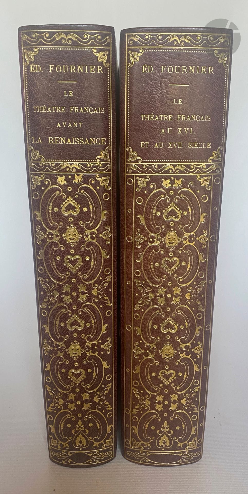 FOURNIER (Édouard).
Le Théâtre français au XVIe et au XVIIe siècle ou choix des comédies les plus curieuses antérieures à Molière avec une introduction, des notes et une notice sur chaque auteur par M. Édouard Fournier. - Le Théâtre français avant la Renaissance. 1450-1550. Mysteries, moralities and farces. Preceded by an introduction and accompanied by notes for the understanding of the text by M. Édouard Fournier.
Paris: Laplace, Sanchez et Cie, [1871-1873]. -2 works in 2 volumes, large in-8, burgundy half-maroquin with corners, gilt fillets, smooth spine decorated, gilt head, untrimmed (L. Pouillet).

First edition of these two important collections published by the man of letters and playwright Édouard Fournier (1819-1880), featuring dozens of plays written at little-known periods in the history of French theater, from the Middle Ages to the 17th century.

The illustrations include a total of 42 steel engravings out of text, including a frontispiece and 21 plates in the first volume and 20 plates in the second, engraved after drawings by Maurice Sand, Henri Allouard and Adrien Marie.

Precious and rare copies on Hollande paper, including the illustrations in two states, in color on strong vellum and in black on chine collé. This edition is not mentioned by Vicaire, but a note on the flyleaf of the first volume states that only 8 copies were printed on this paper.

Very fine copies uniformly bound by Pouillet.
A few scattered brown spots.
