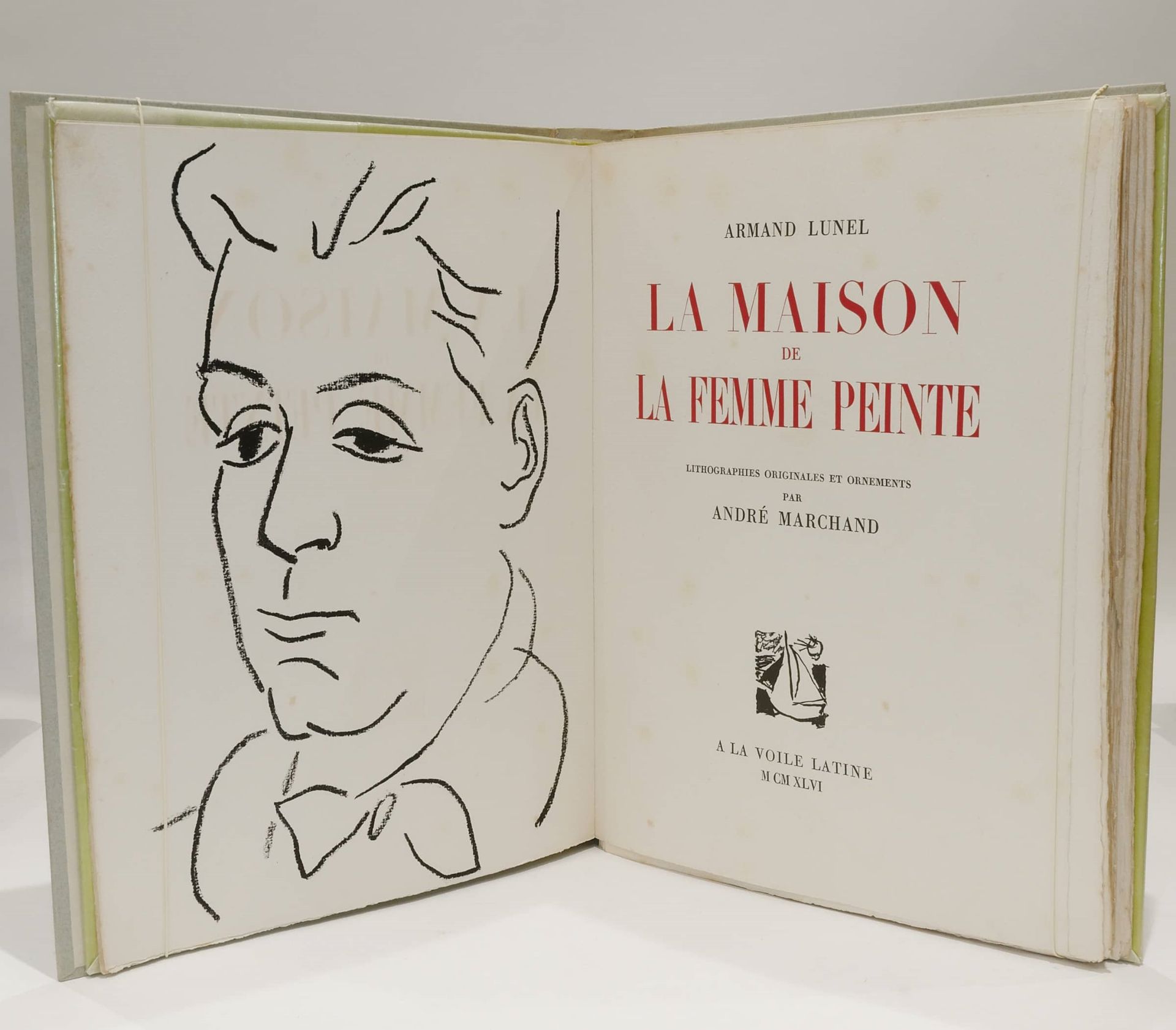 LUNEL Armand. MARCHAND André — La Maison de la femme peinte.
Suivi, à pagination continue, de : Une nuit d’Août 1901.
La Voile Latine, Monaco, 1946.
In-4, en feuilles sous couverture papier rempliée verte avec titre en noir, surcouverture et étui cartonné gris. Texte d’Armand Lunel illustré de lithographies originales et ornements d’André Marchand.
Un des 250 exemplaires sur vélin pur fil à la forme des papeteries Johannot, justifié par l’artiste.
Édition originale.
Quelques rousseurs éparses.
Magnifiques lithographies d'André Marchand (1907-1997) "peintre du passage du vent dans les feuilles de l'arbre" issu de la Nouvelle École de Paris. Son lyrisme coloré épouse la sensualité matissienne de cette femme peinte aux apparitions épiphaniques.