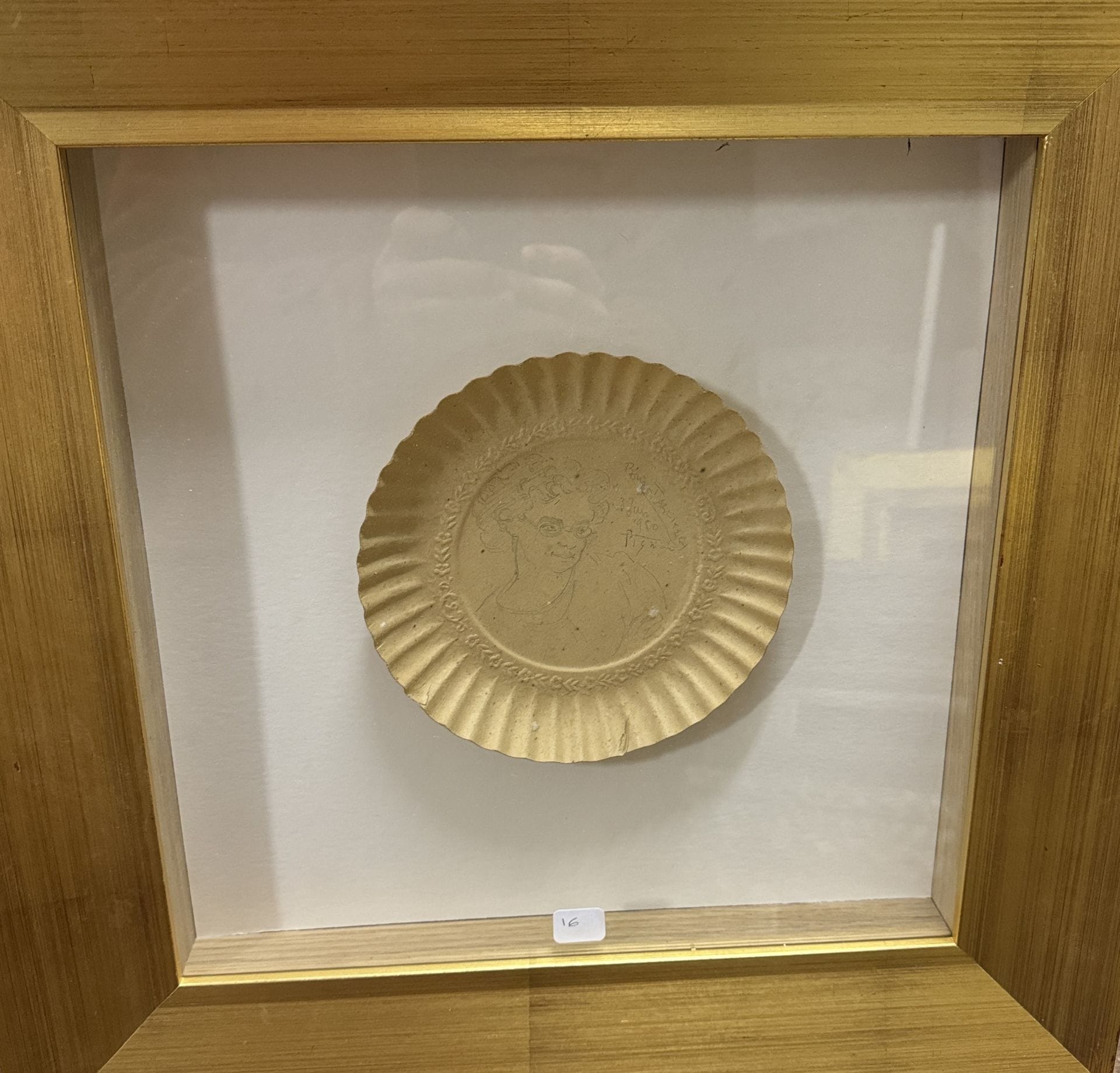 Édouard PIGNON (1905-1993)
Boris Taszlisky, 3 juin 1950
Crayon noir sur assiette en carton, signée, titrée et datée. 
Diamètre de l'assiette : 16 cm