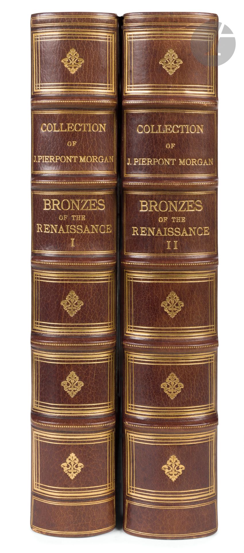 BODE (Wilhelm).
Collection of J. Pierpont Morgan. Bronzes of the Renaissance and subsequent periods.
Paris : Librairie centrale des Beaux-arts, 1910. — 2 volumes in-folio, 498 x 386 : (2 ff.), XLII, 30 pp., 73 planches ; (2 ff.), 45 pp., 90 planches. Demi-maroquin brun foncé à coins, filets dorés, dos à nerfs orné, tête dorée, non rogné (Petitot).

Édition monumentale rare et de grand luxe, tirée à 150 exemplaires, répertoriant les bronzes anciens de la collection du grand amateur américain John Pierpont Morgan (1837-1913). L’ouvrage est présenté et les objets sont décrits par l’historien d’art allemand Wilhelm von Bode (1845-1929), directeur général du musée royal de Berlin.

Ouvrage de référence, il fut imprimé par l’imprimerie nationale et rédigé en anglais. Il comprend de nombreuses reproductions photographiques dans le texte ainsi que 163 planches sous serpentes légendées.

Très bel exemplaire relié par Petitot et entièrement monté sur onglets.
Dos légèrement passés, coins un peu émoussés. Parfait état intérieur.