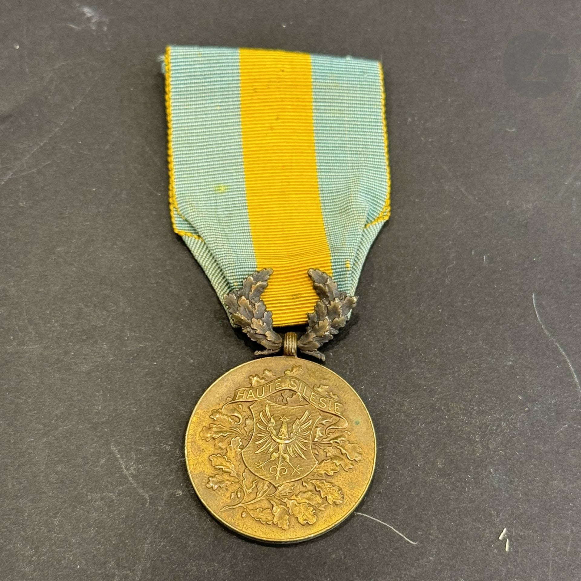 FRANCE 
Médaille commémorative de Haute Silésie (1921). 
En bronze. Ruban.
T.T.B.