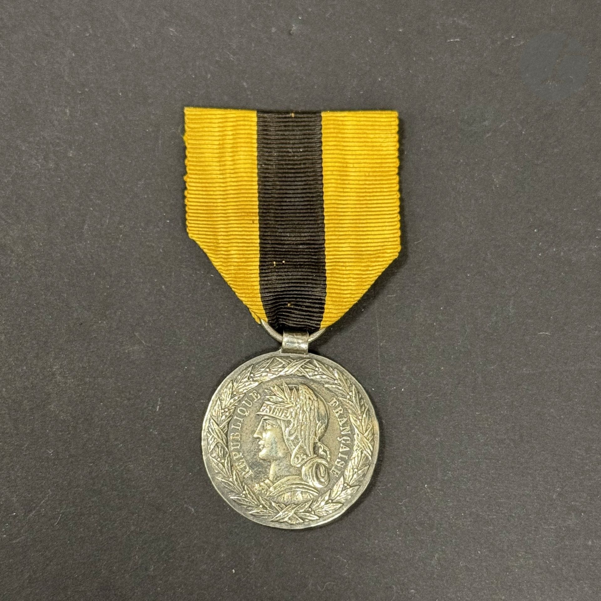 FRANCE 
SUDAN MEDAL (1892)
Silver, with tube clasp. Striking with scroll. Unsigned obverse. Old ribbon (shortened on reverse). 29 mm - Net weight : 12 g
T.T.B. to SUP.