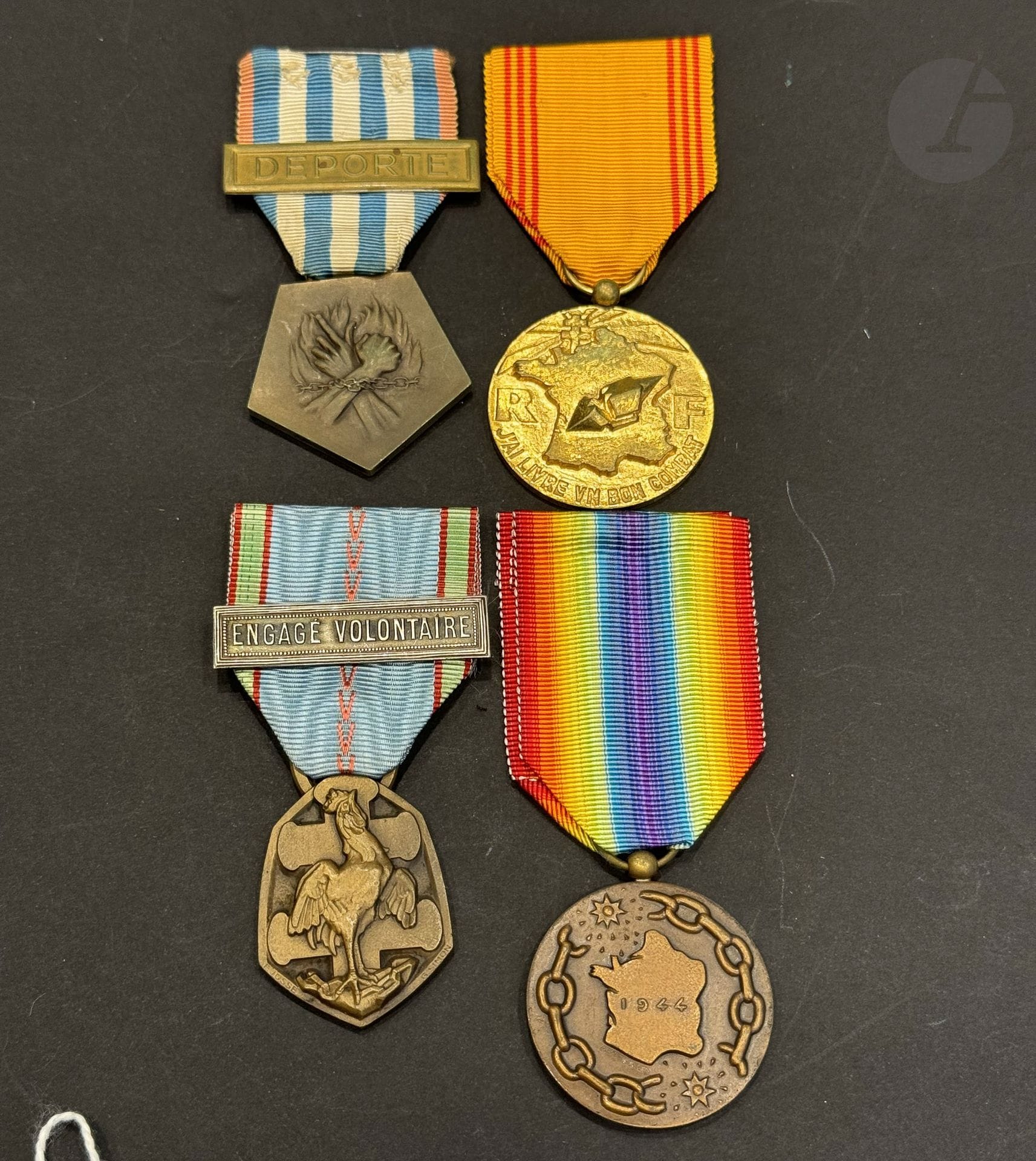 FRANCE (2e GM)
- Médaille de la déportation et de l’internement pour faits de résistance. En bronze. Ruban à agrafe « DEPORTE ». 
- Médaille du réfractaire. En bronze doré. Poinçon de la Monnaie. Ruban. 
- Médaille commémorative 39-45. En bronze. Poinçon de la Monnaie. Ruban à agrafe « ENGAGE VOLONTAIRE » 
- Médaille commémorative « La France à ses libérateurs ». En bronze. Poinçon de la Monnaie. Ruban.