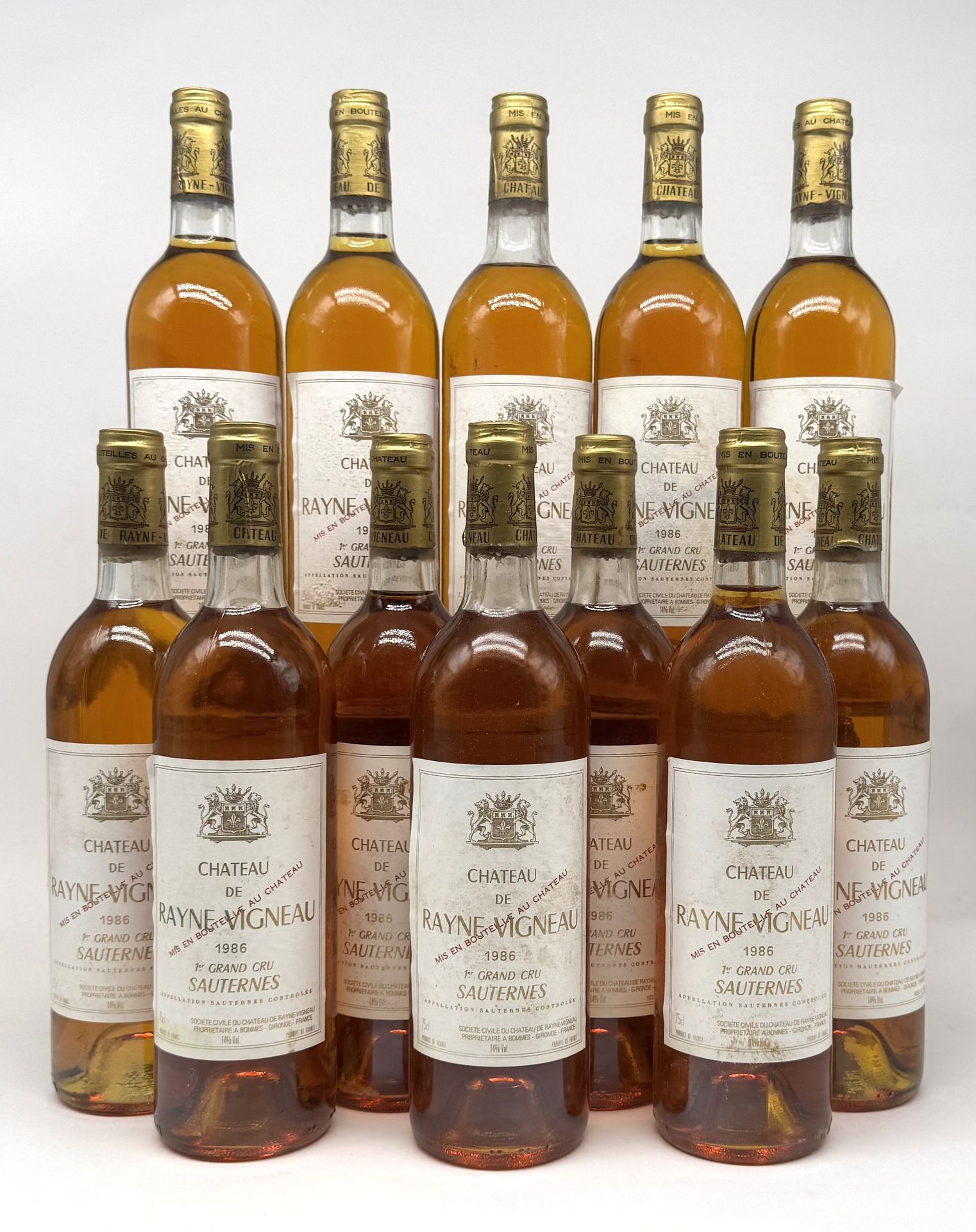12 B CHÂTEAU DE RAYNE-VIGNEAU (Caisse Bois d'origine) (5 T.L.B.+; 1 T.L.B. et 1 H.E.+; e.t.h. légères), CC1 Sauternes, 1986