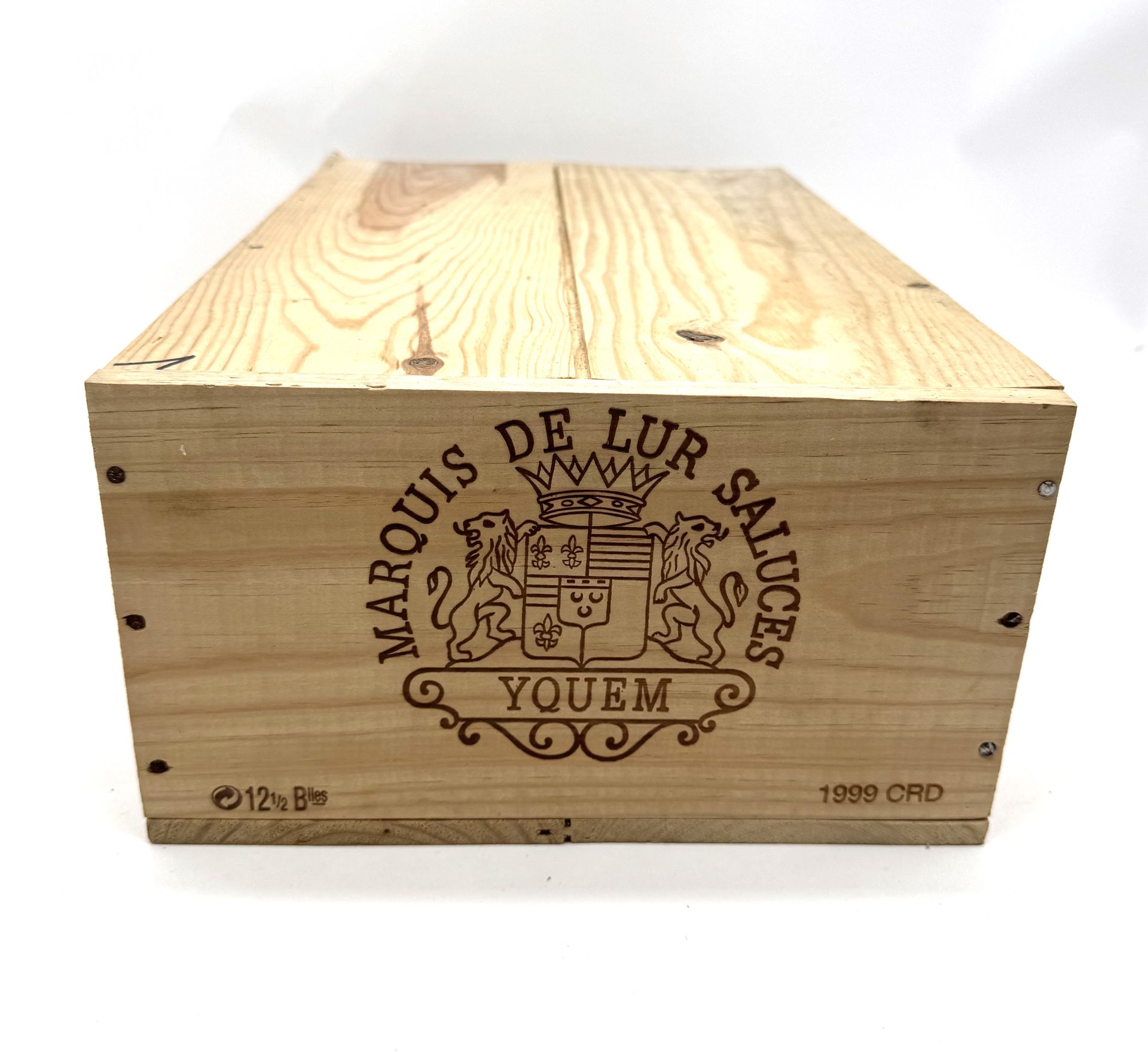 12 1/2 B CHÂTEAU D'YQUEM (Caisse Bois d'origine), C1 Supérieur Sauternes, 1999