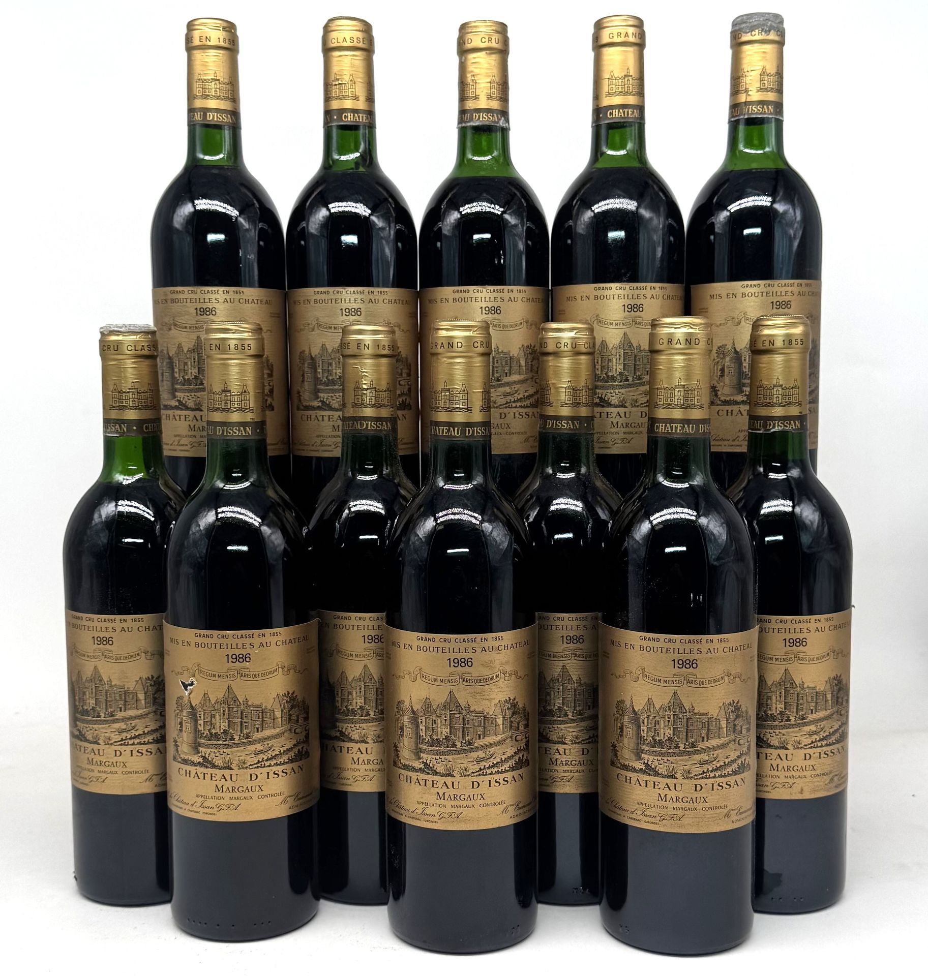 12 B CHÂTEAU D'ISSAN (original wooden case) (4 T.L.B.+; 4 T.L.B. et 3 H.E.+; 1 e.a; 3 c.c; 1 c.a. bas de jupe 1 capsule bombée), GCC2 Margaux, 1986