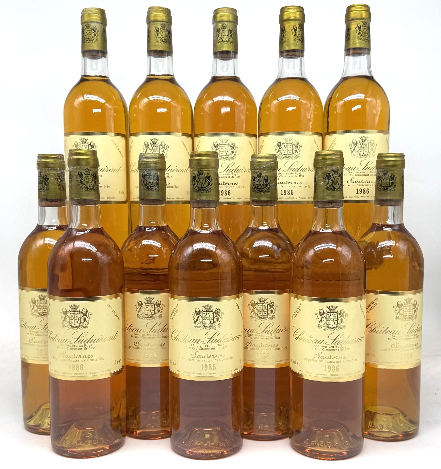 12 B CHÂTEAU SUDUIRAUT (Caisse Bois d'origine abimée) (T.L.B. ou mieux; c.s. dont 1 c.a. côtés), CC1 Sauternes, 1986