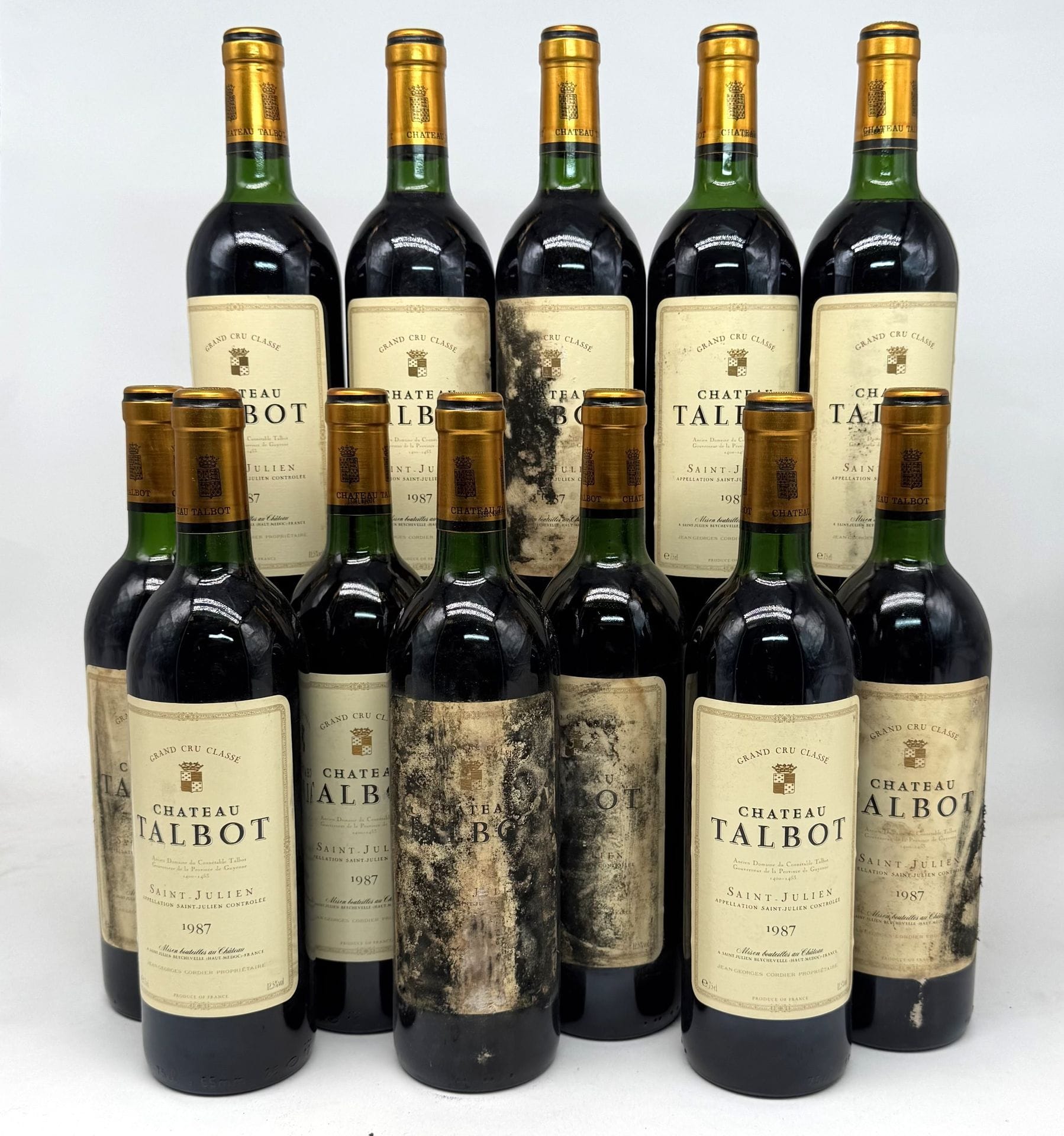 12 B CHÂTEAU TALBOT (Dirty original wooden case) (1 B.G; 2 T.L.B.+; 4 T.L.B; 4 H.E.+ and 1 H.E; 6 e.t.a.), GCC4 Saint-Julien, 1987