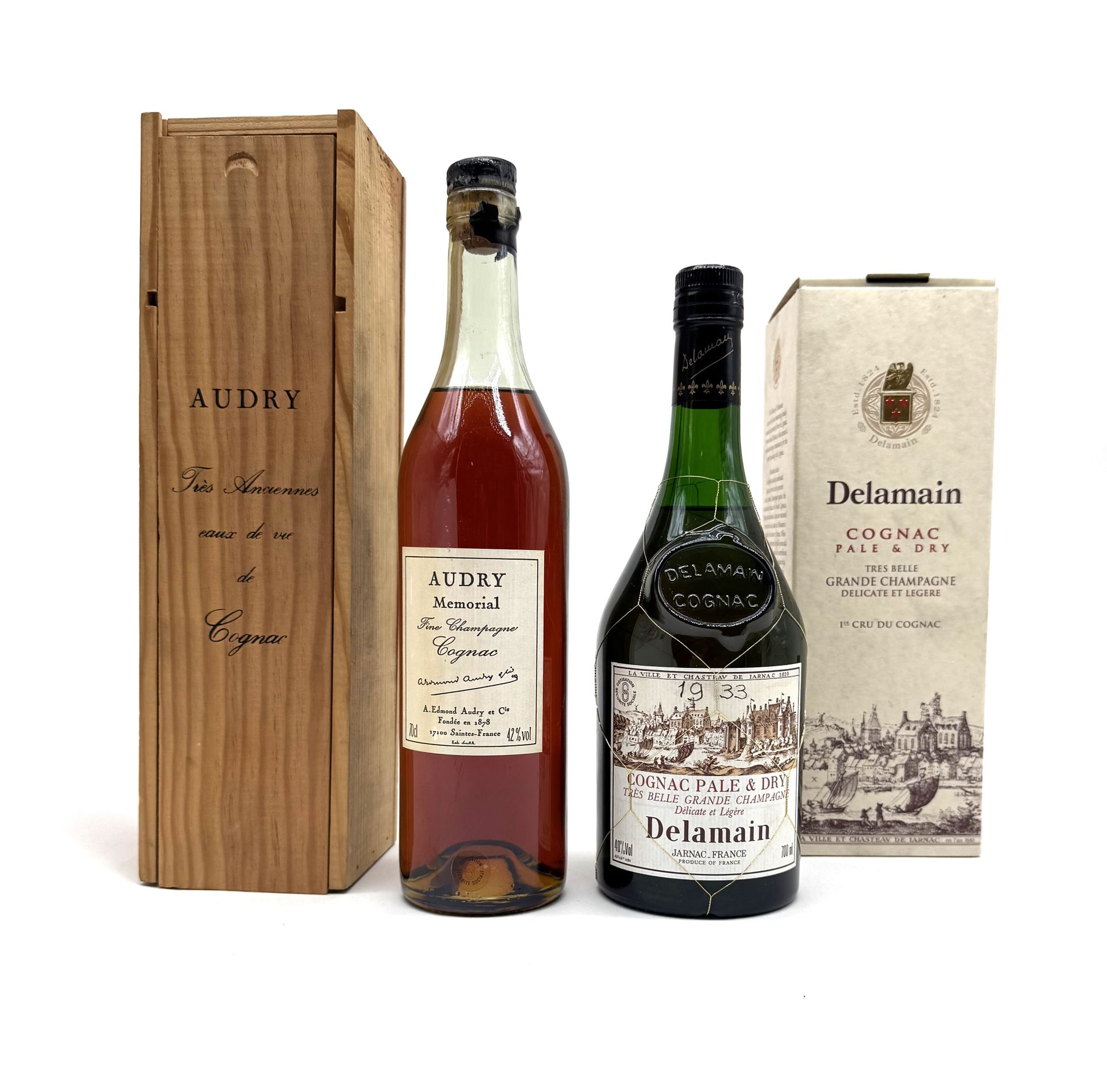 1 B COGNAC TRÈS BELLE GRANDE CHAMPAGNE PALE& DRY 70 cl 40% (étui d'origine) (4 cm ; inscriptions manuscrites étiquettte), Delamain, NM

1 B COGNAC FINE CHAMPAGNE 70 cl 42% (Caisse Bois d'origine) (6 cm ; e.t.h ; capsule avec cire très abimée), Audry, NM